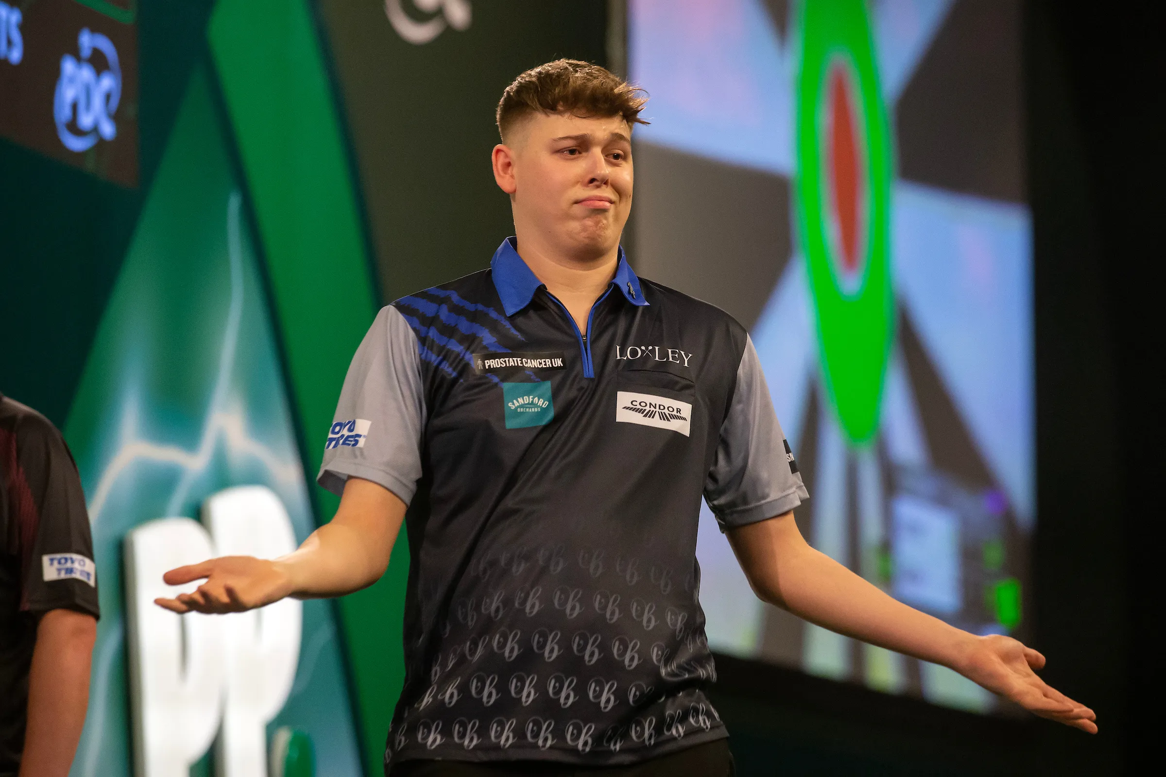 Development tour: Owen Bates noteert de 21e 9-darter en maakt indruk met gemiddelde