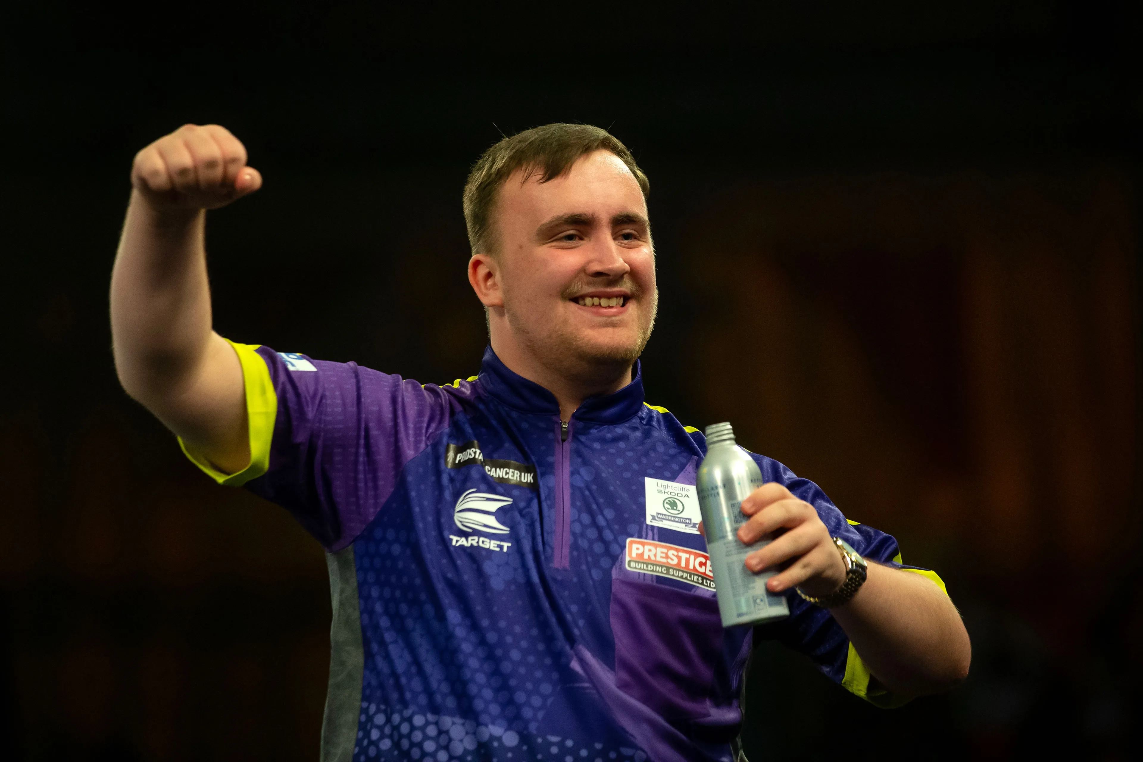 Littler verslaat Van Gerwen in finale Bahrein Darts Masters en wint eerste PDC TV-toernooi