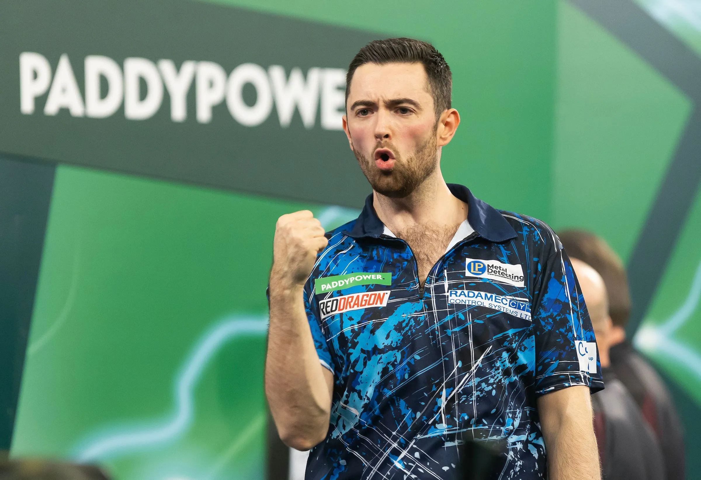 Bahrein Darts Masters: Van Gerwen en Humphries geven Bahreineraren een whitewash om de oren, Littler en Cross winnen ook