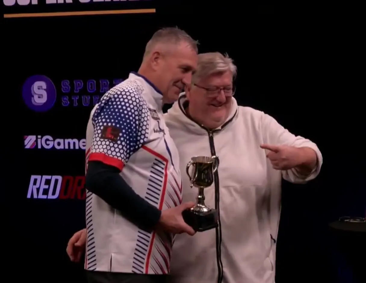 Neil Duff komt bovendrijven als glorieuze winnaar van de Modus Super Series 6 week 8