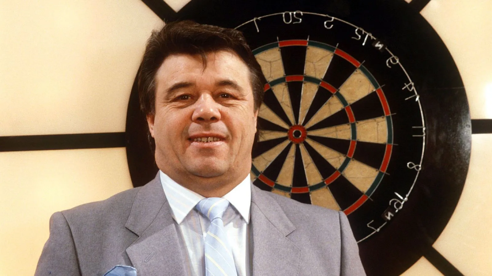 Legendarische darts commentator Tony Green (85) overleden