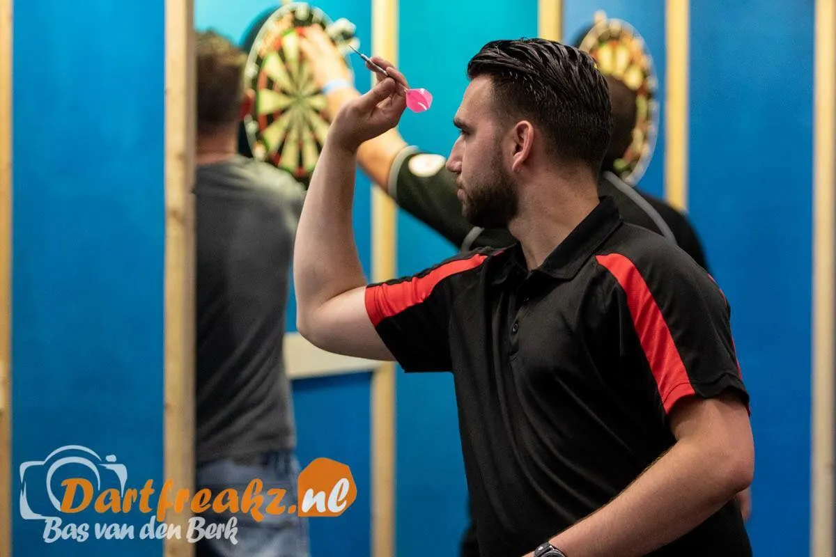 Dartshopper Isle of Man Classic, Michael Busscher halve finale, Rietbergen en Zijlstra beste dames
