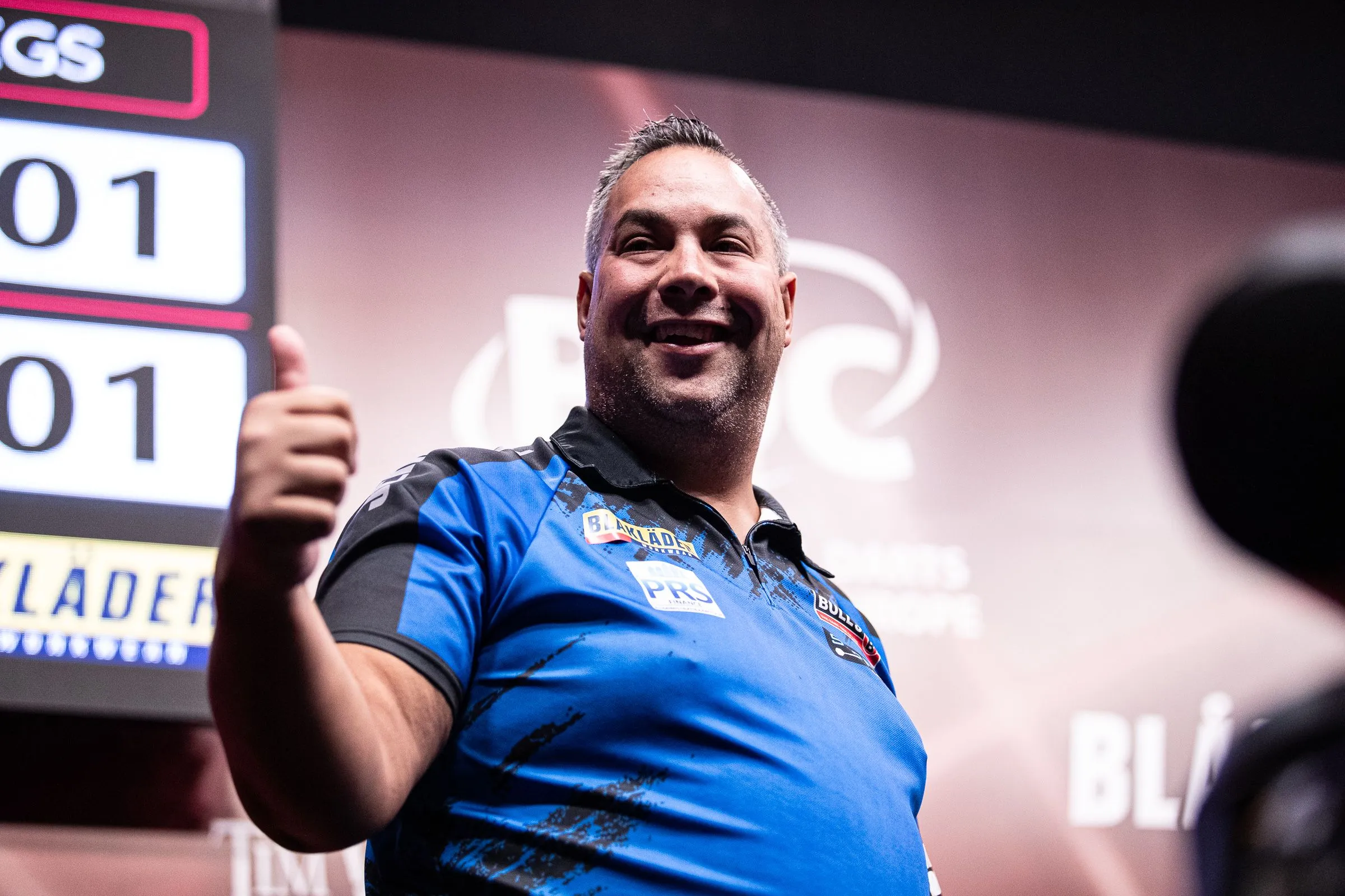 Wattimena verslaat Bunting tijdens de German Darts Grand Prix, Veenstra verlies en Van Duijvenbode geeft voorsprong weg