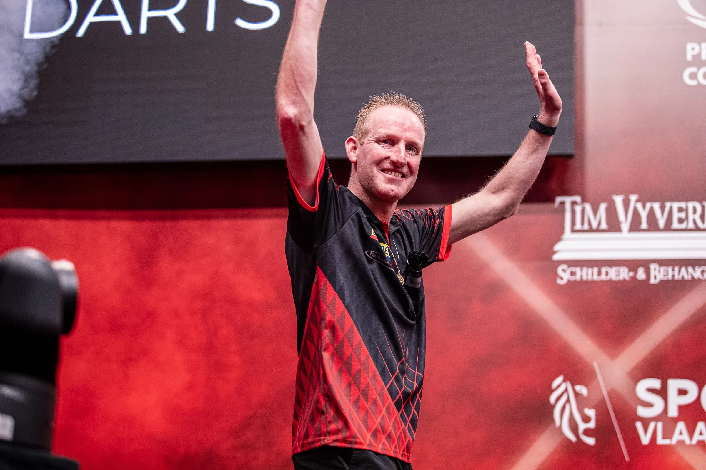 Menzies pakt eerste Players Championship-titel, Chris Landman haalt halve finale en gooit 9-darter