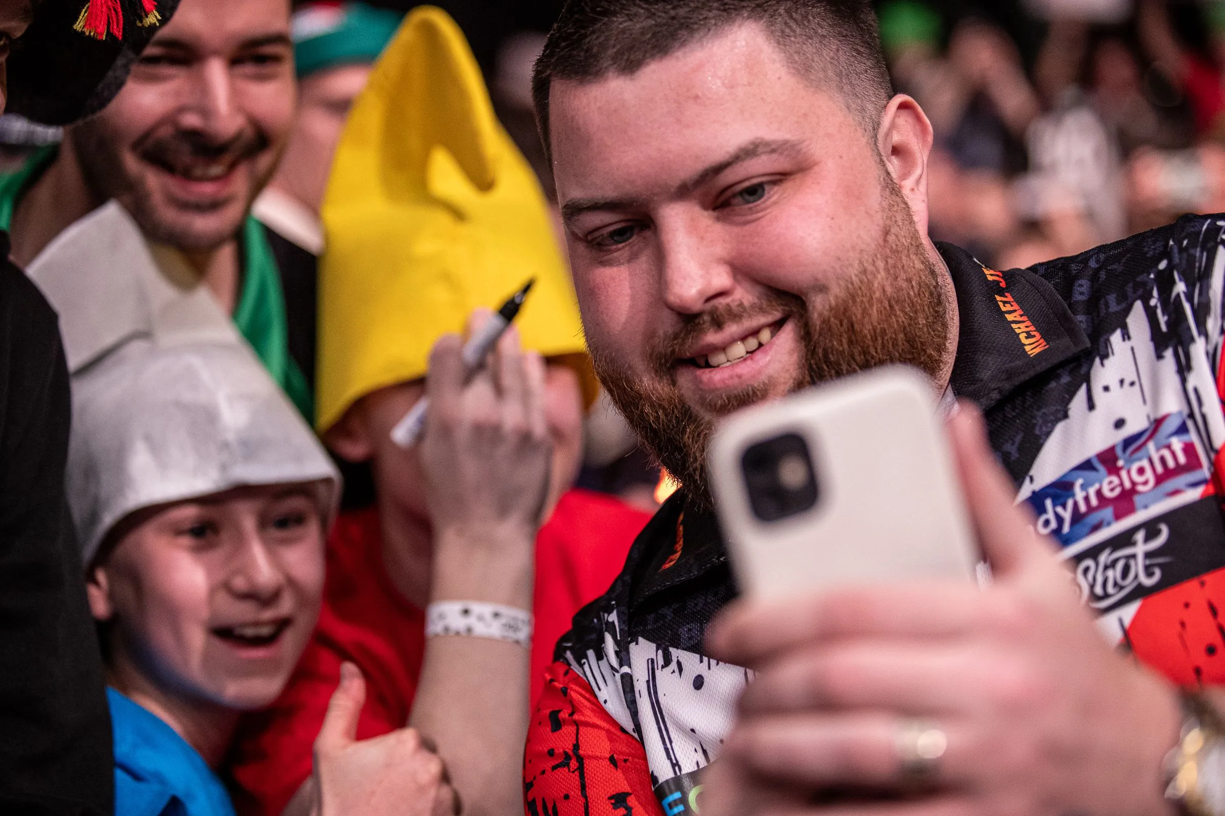 Michael Smith: "Luke Littler en zijn vriend kwamen als jochies mij uitdagen op lokaal toernooi"