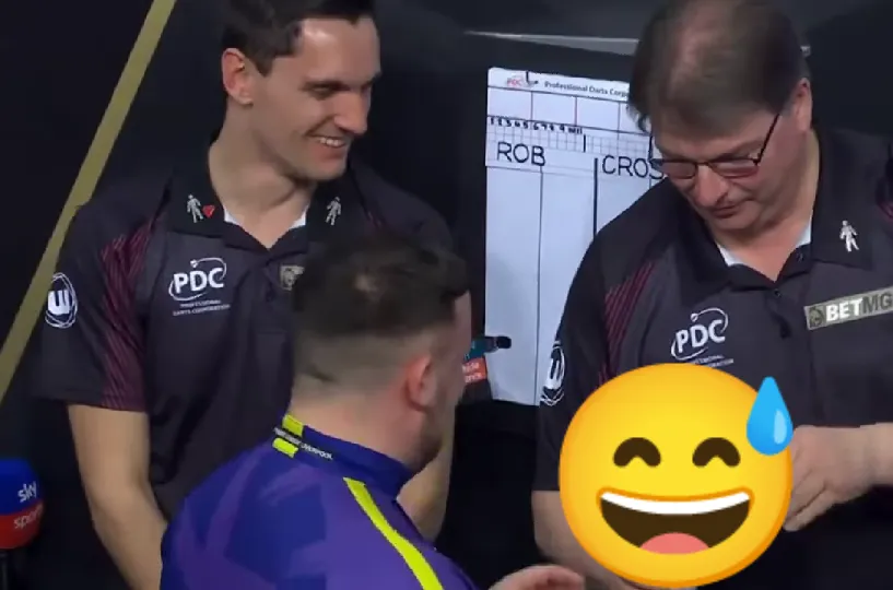 Komisch moment waaruit Luke Littler nog een jochie blijkt en hulp schrijver moet vragen