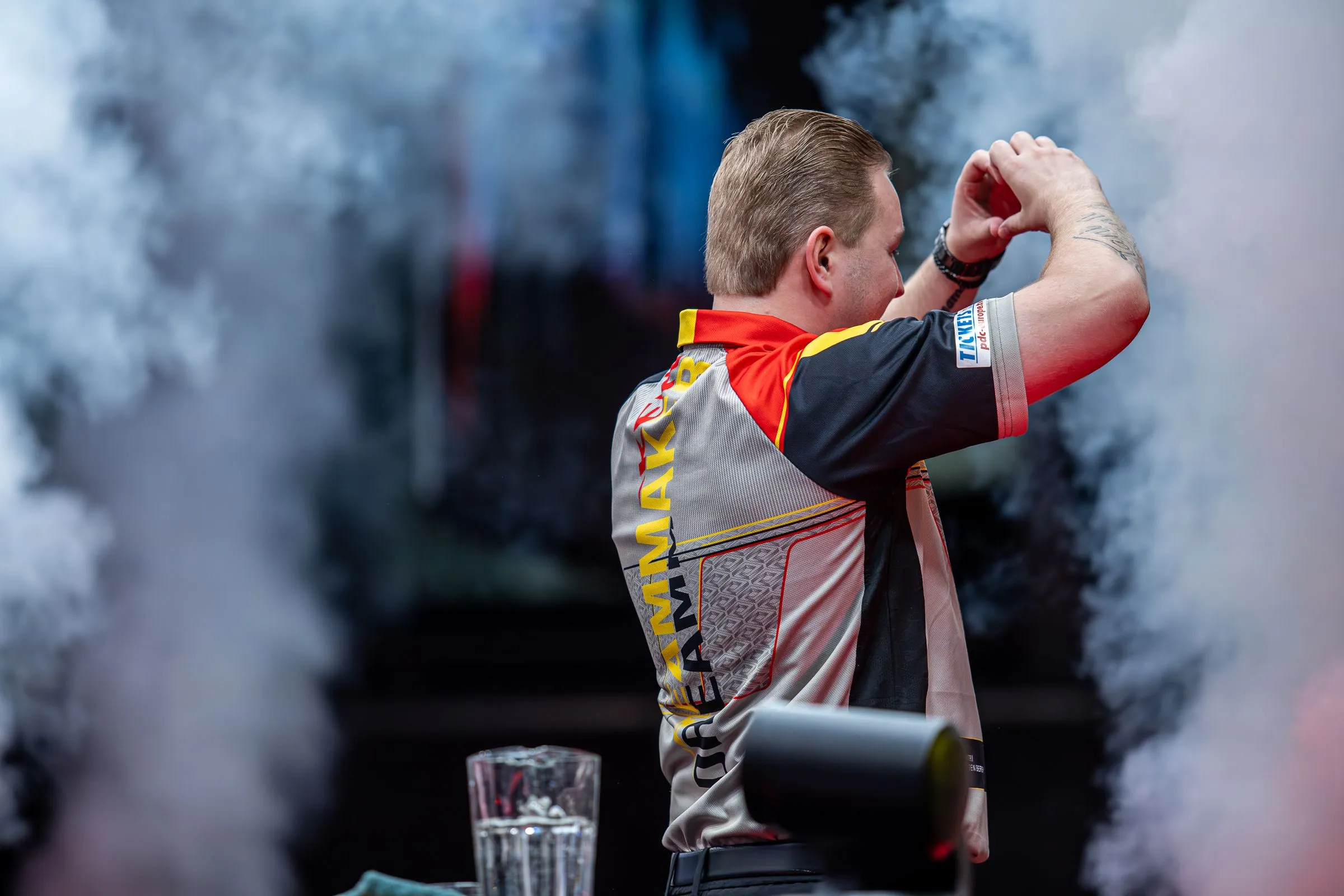 Speelschema World Matchplay dinsdag: Dimitri van den Bergh sluit de avond af