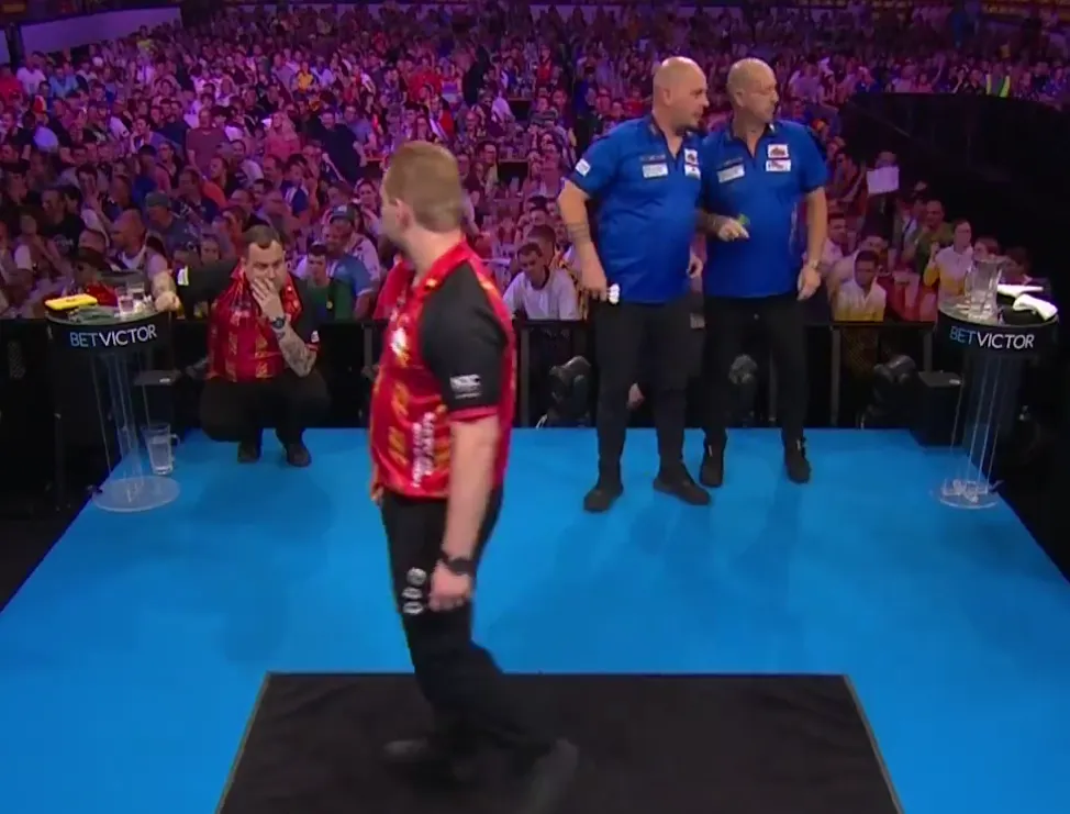 VIDEO: Beelden van het moment waar Dimitri van den Bergh kritiek voor ontvangt