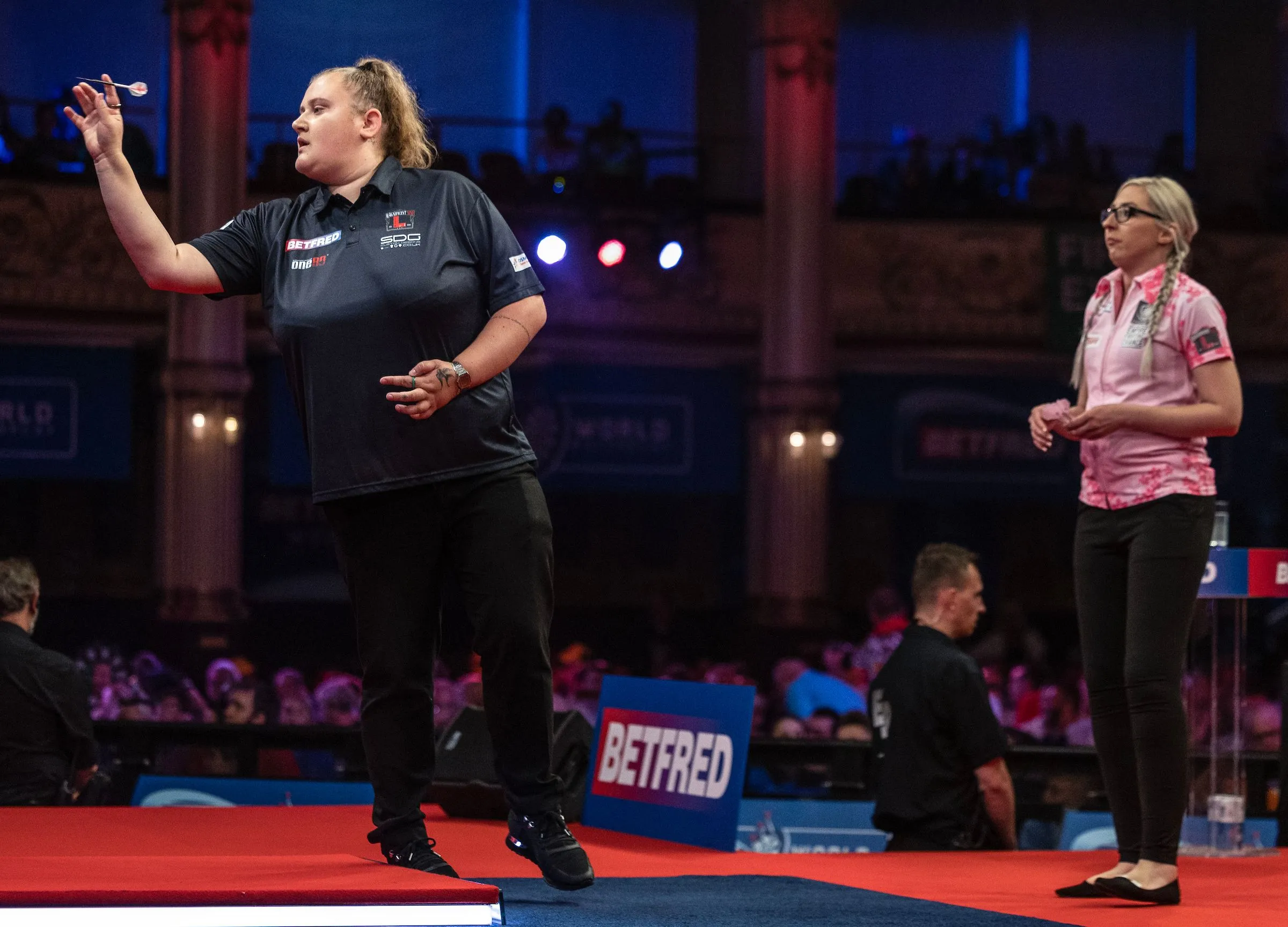 Womens Series 17: Beau Greaves grijpt titel, De Graaf én Van Leuven halve finalisten
