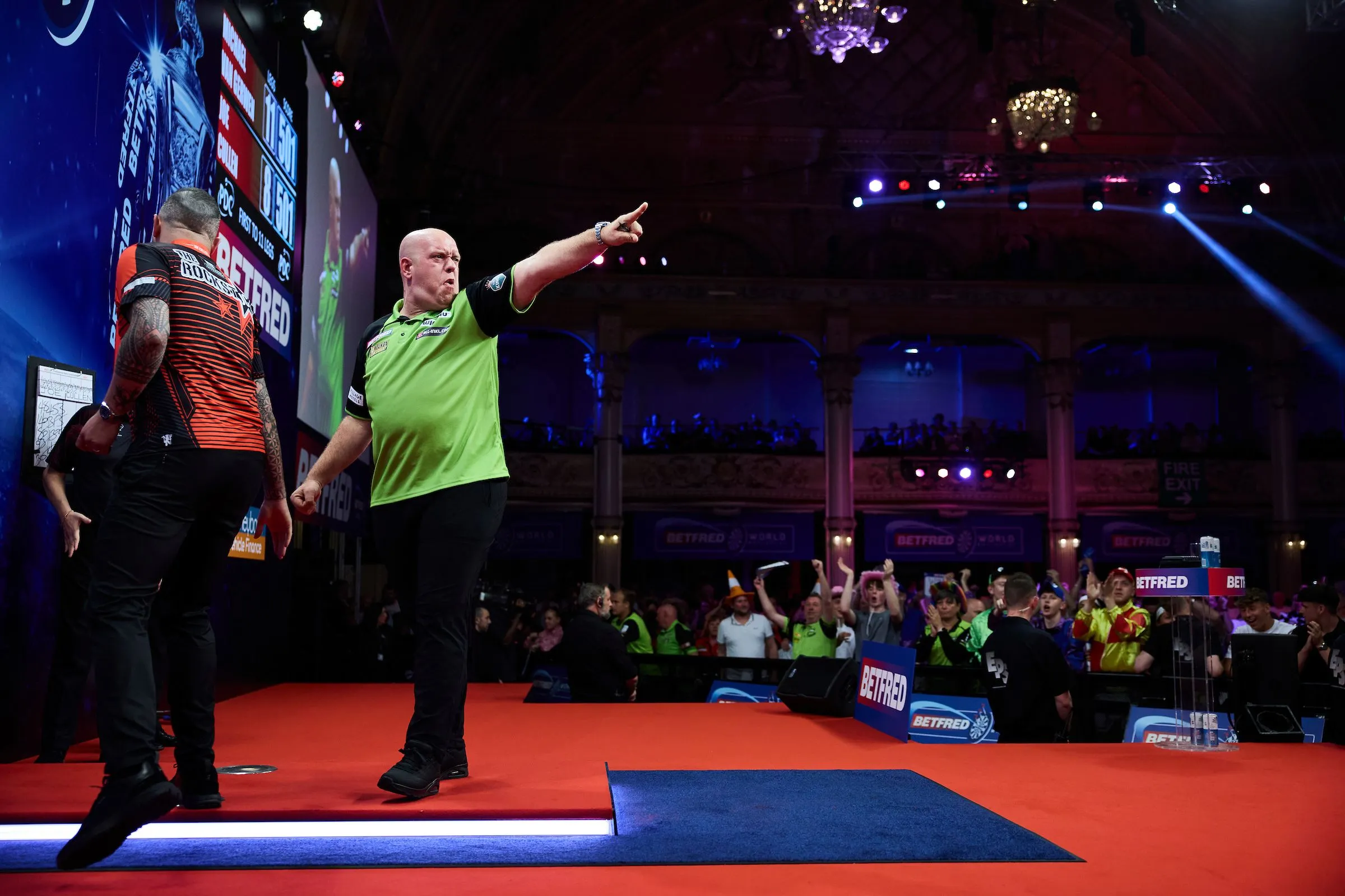 Michael van Gerwen bereid zich voor op kwartfinale tegen Andrew Gilding