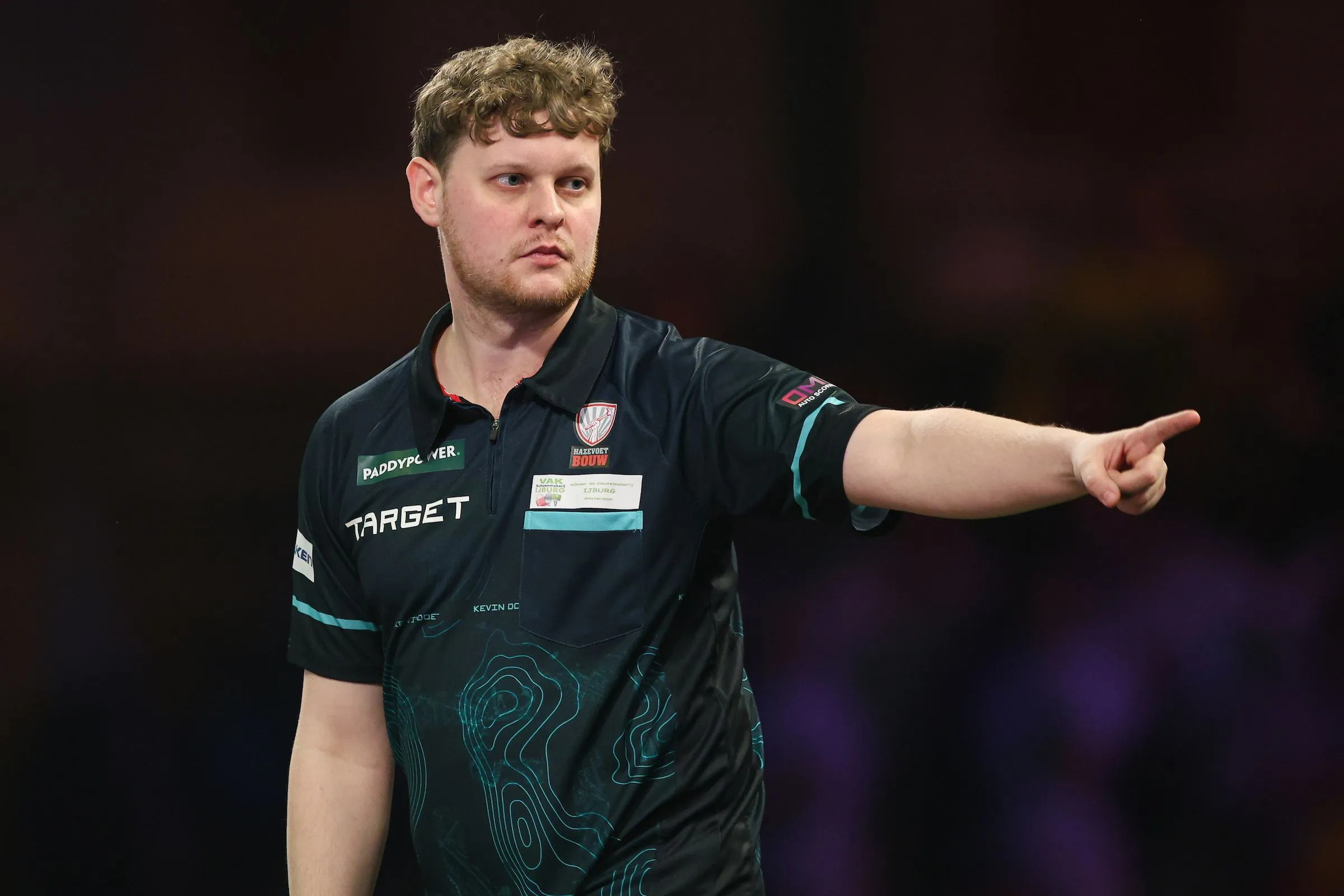 Kevin Doets eenvoudig naar derde ronde PDC WK na winst op cultheld Munyua, Nijman pijnlijk onderuit tegen Clemens