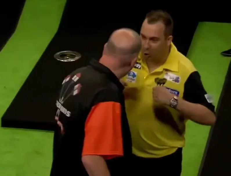 Waarom Kim Huybrechts en Raymond van Barneveld dit incident hadden op het podium