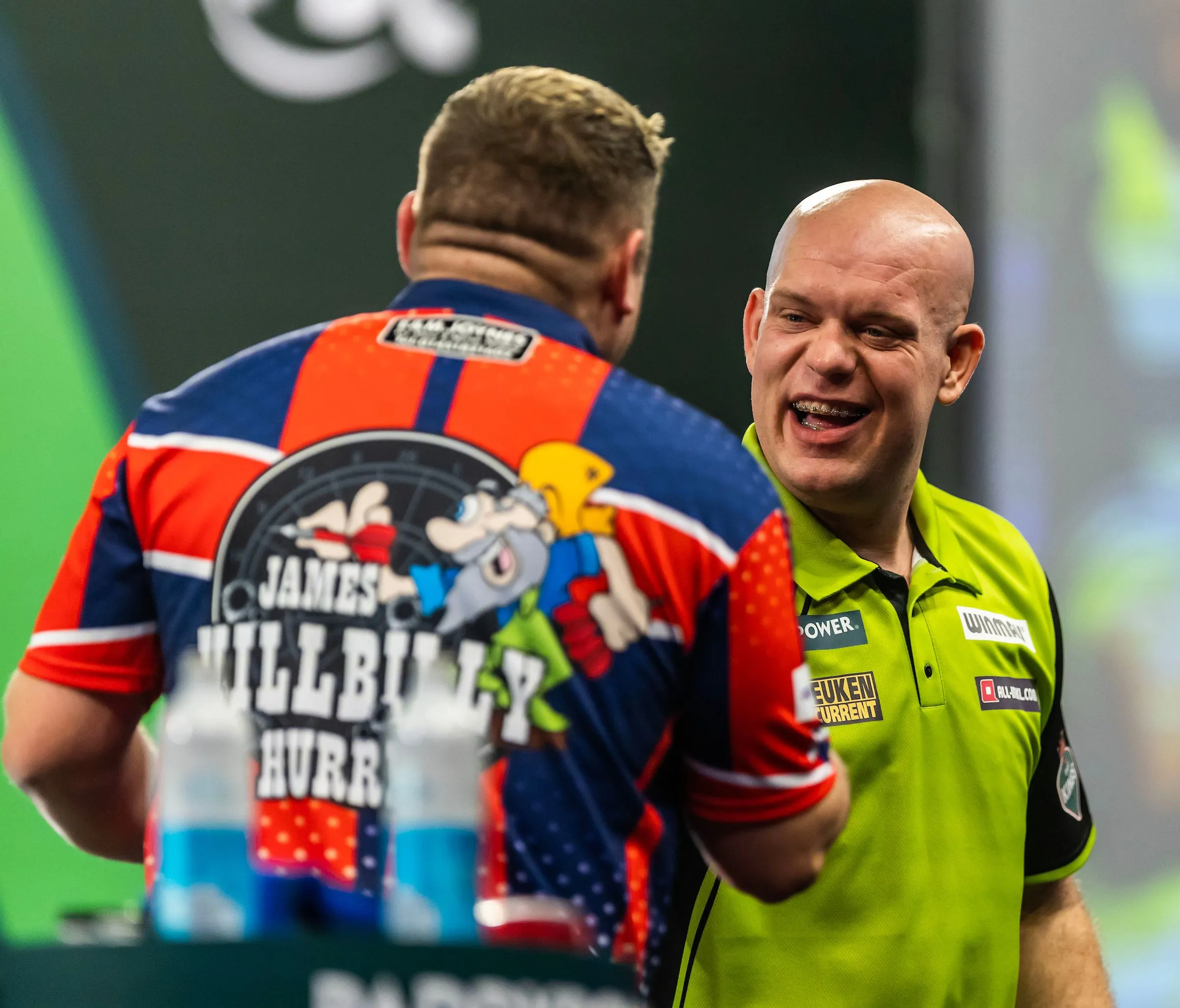 Michael van Gerwen toont vechtlust en stuurt waarschuwing naar concurrenten
