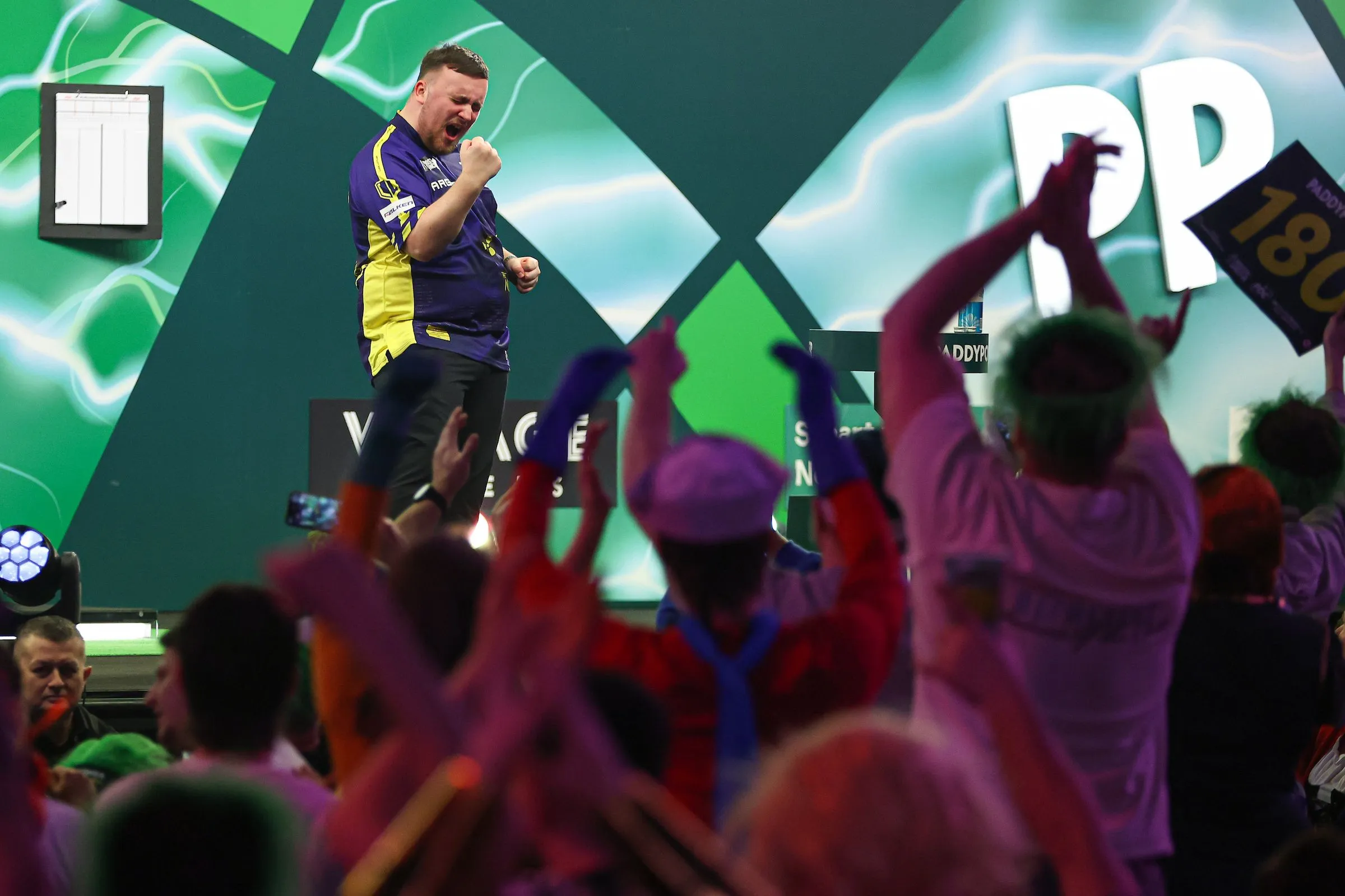 Luke Littler zet nieuw record neer waar huidige generatie darters het verschil in maakt
