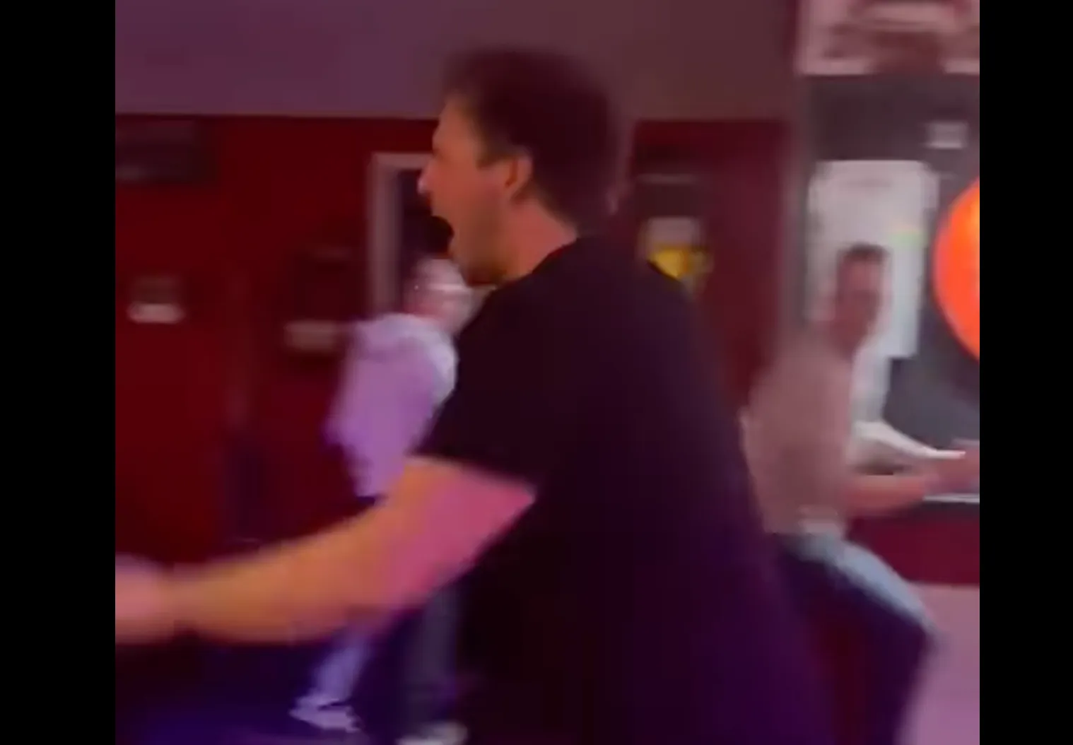 Sander Voorhorst gooit historische 9-darter in Vollenhove