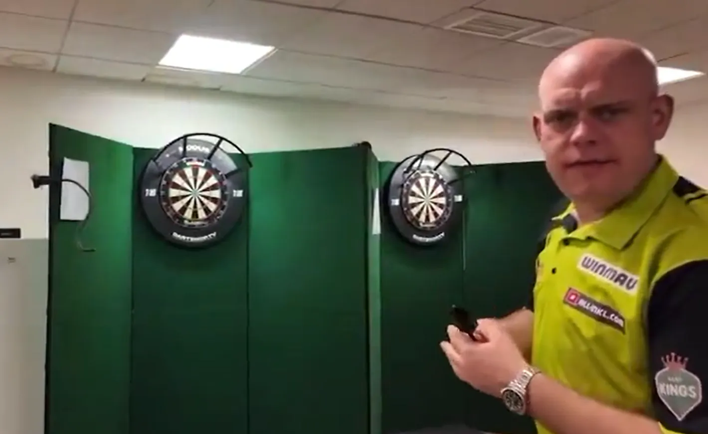 Het is maar goed dat er bij dit moment van Michael van Gerwen geen schrijver stond