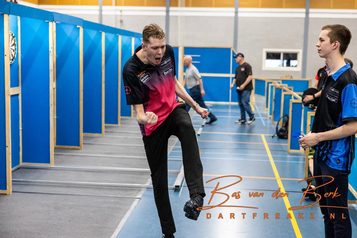 123 250323 4g2a1261bas van den berk dartfreakz