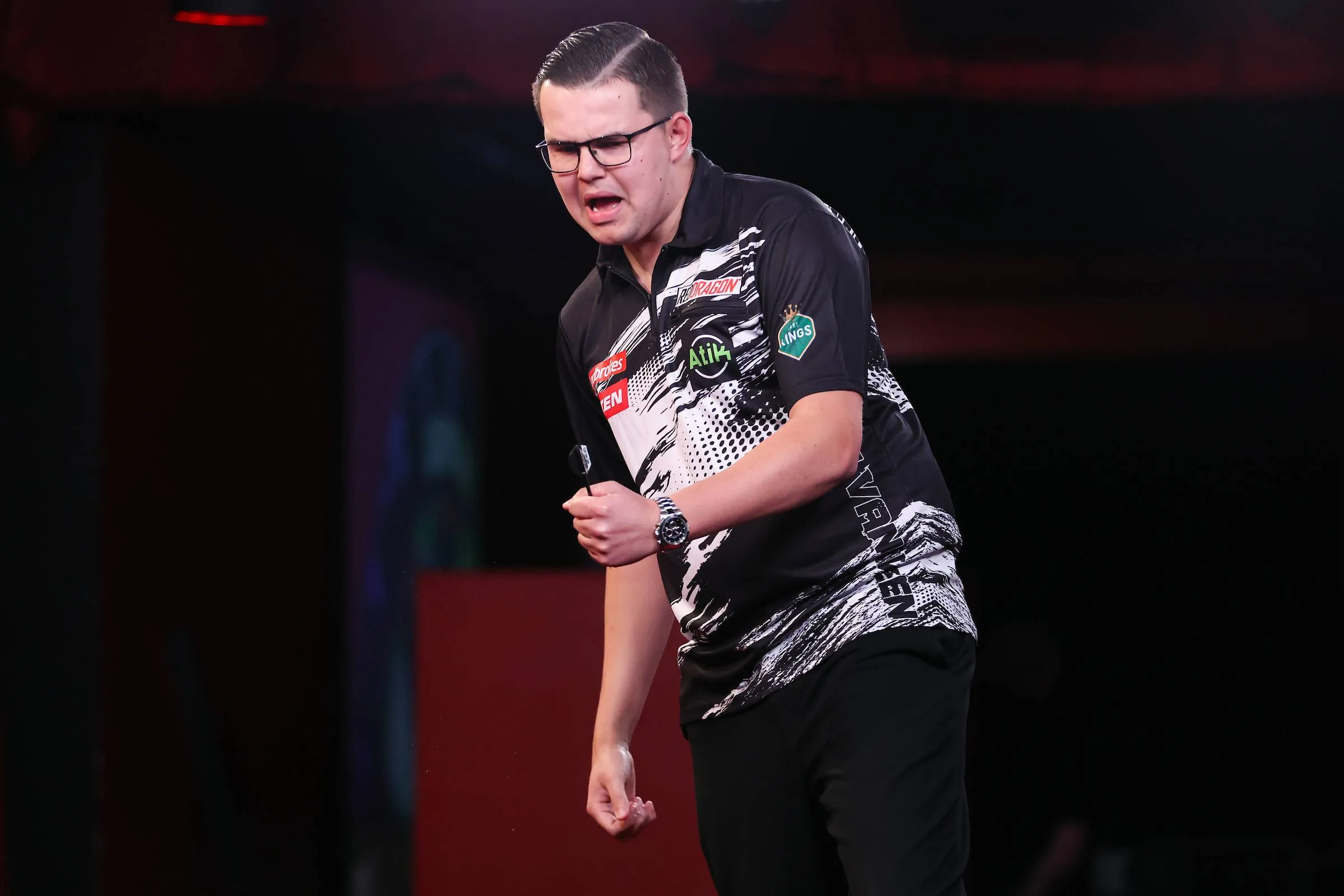 Sterke Van Veen haalt halve finale, Price boekt 20ste Players Championship-zege