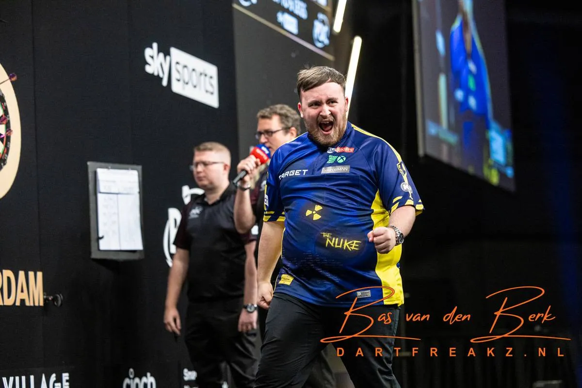 WGP: Van Duijvenbode kansloos tegen Clayton en Littler ontsnapt met comeback tegen Price