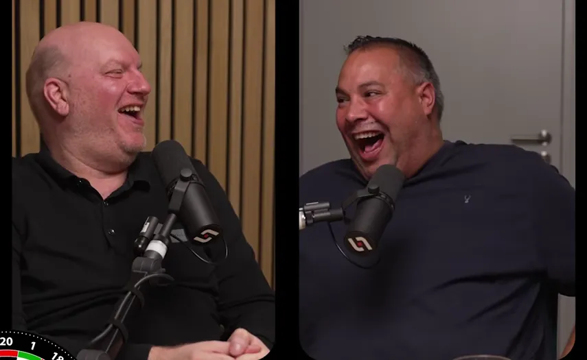 Komisch moment tussen Vincent van der Voort en Jermaine Wattimena voor de camera