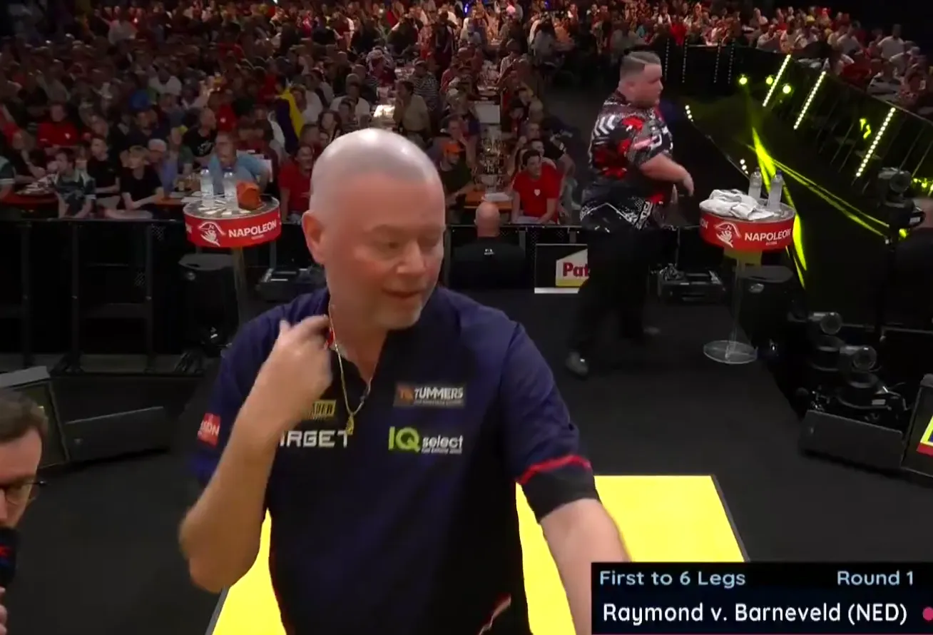 Het veelbesproken moment tussen Van Barneveld en Van den Bergh na afloop in België