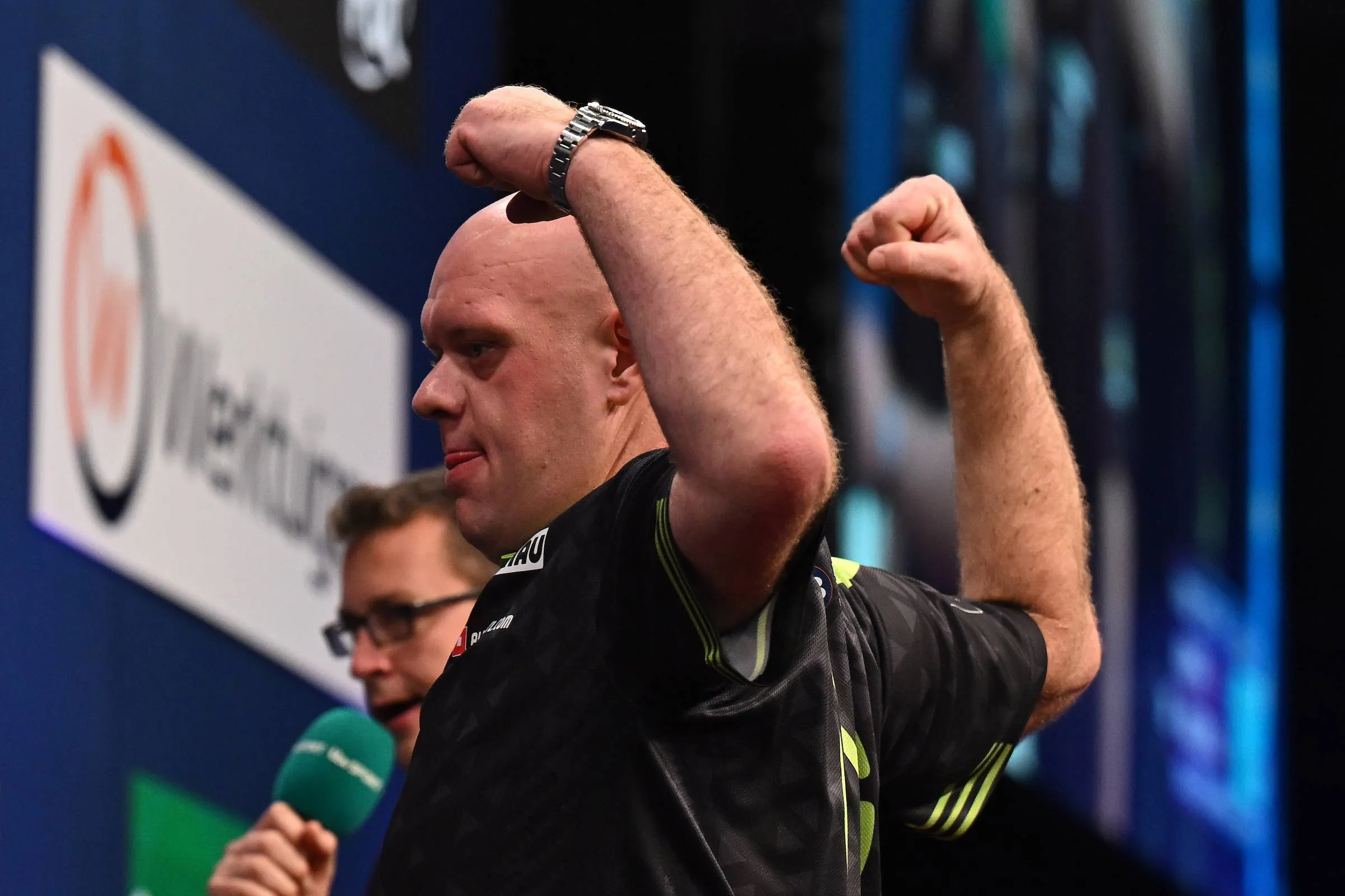 EK Dag 3: Van Gerwen met 100+ gemiddelde langs Dobey en naar bereikt kwartfinale