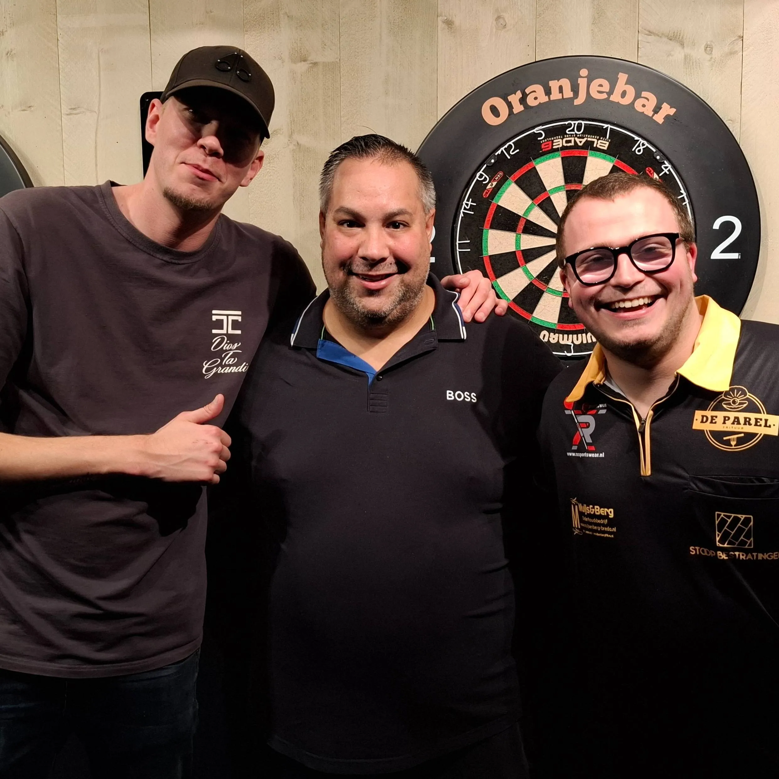 Wattimena verslaat Van Schie tijdens de jubileum editie van de Oranjebar Super Ranking