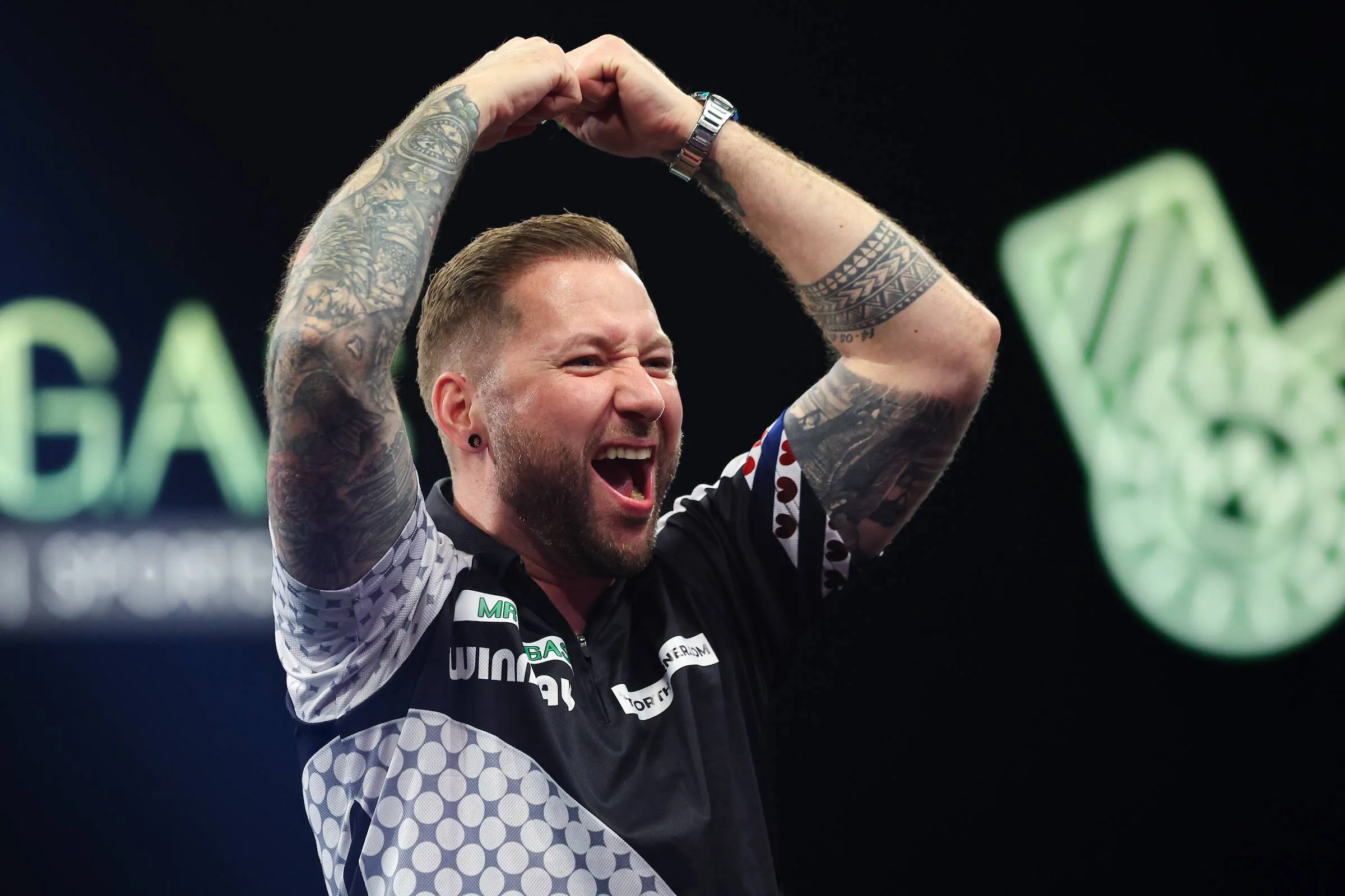 Kille Noppert en tienersensatie Littler darten zich samen naar halve finales Grand Slam of Darts