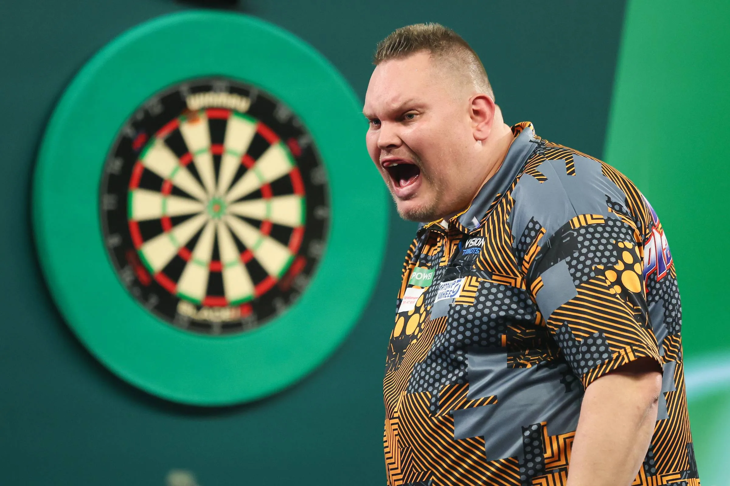 WK Darts Dag 11: Plaisier stunt met winst op Price en Littler wint van sterke Davies