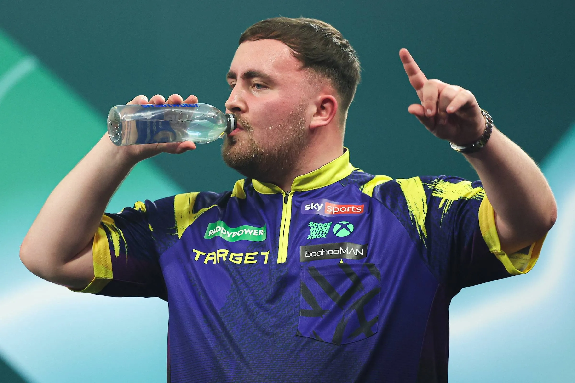 Luke Littler na 5-0 zege: “Dagen niet geoefend, maar ik kreeg het gedaan”