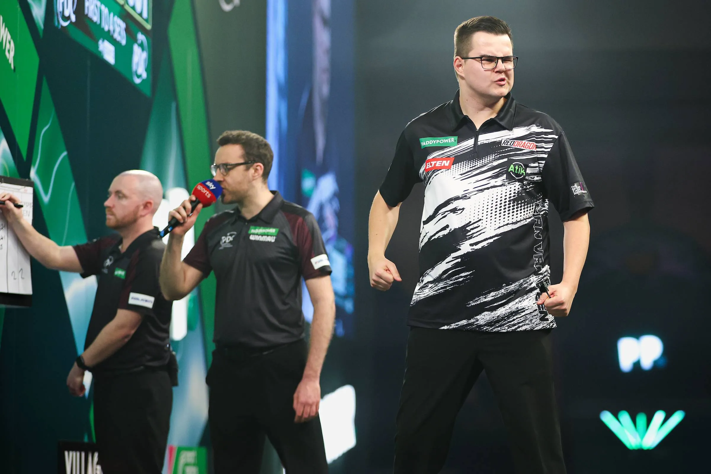 🔴 [LIVE] Van Veen naar kwartfinale WK Darts, Van Gerwen uitgeschakeld, Nu Doets