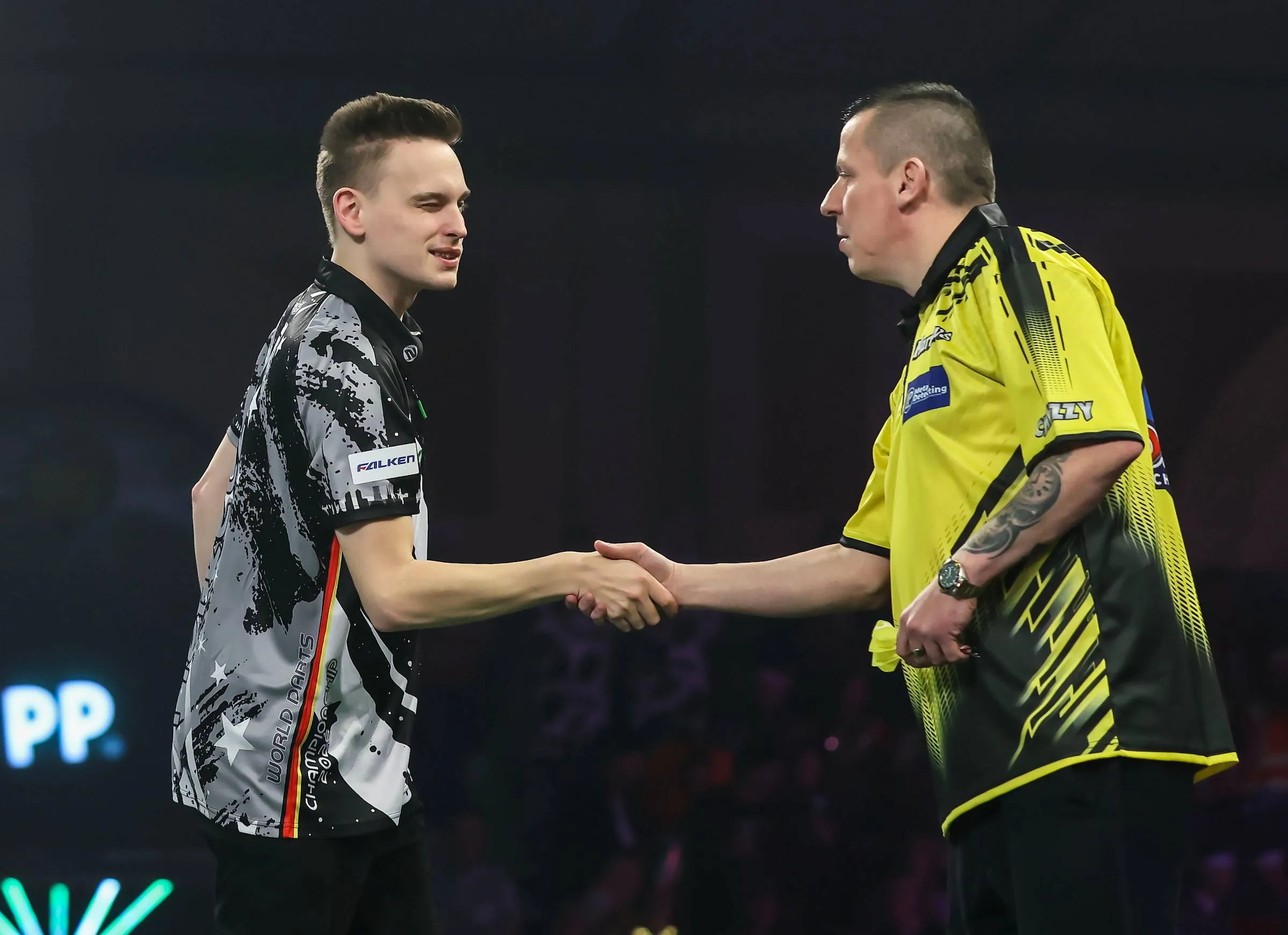 Searle, Harrysson en Pietreczko door, Van Duijvenbode eruit op dramatische middag in Ally Pally