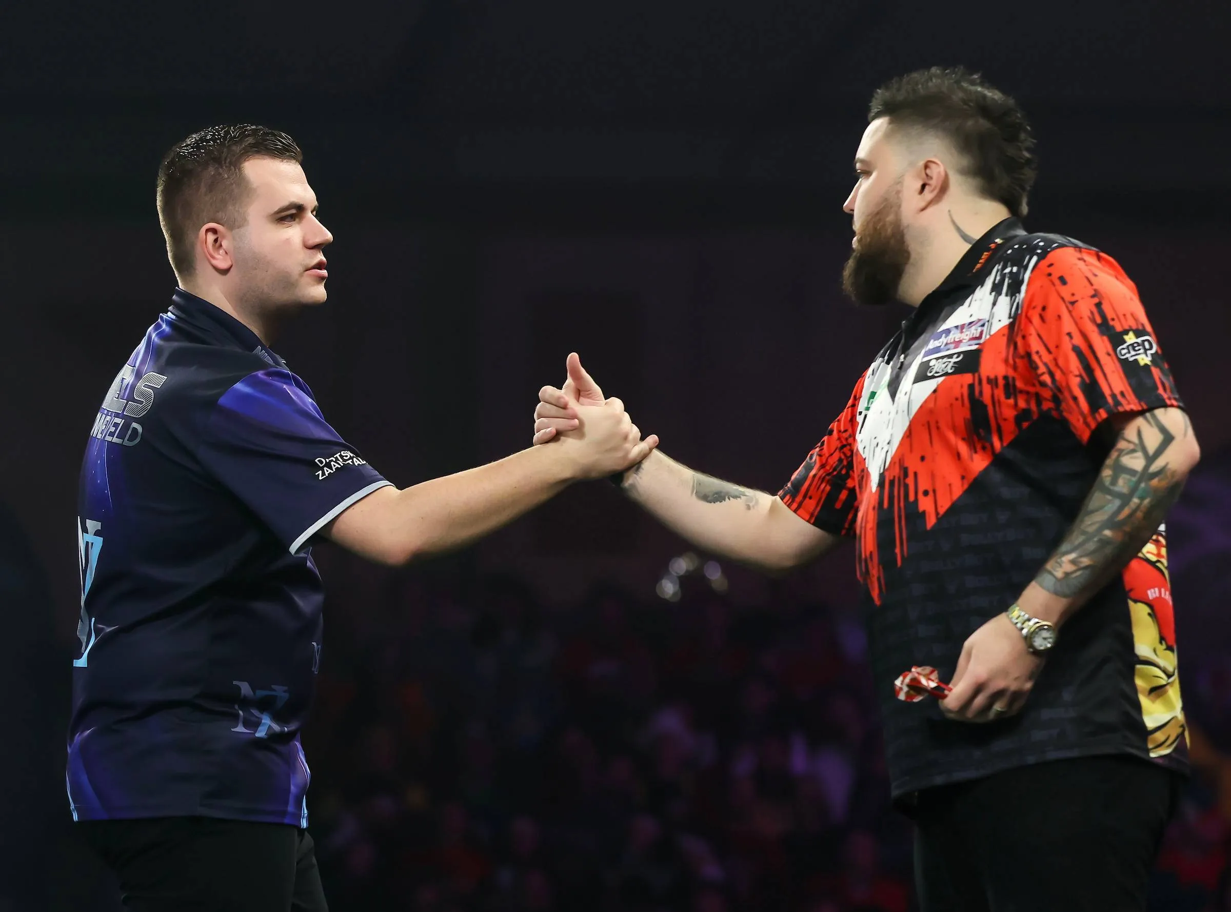 WK Darts: Zonneveld stunt tegen Smith, Gilding verrast Dobey en Bunting eenvoudig door