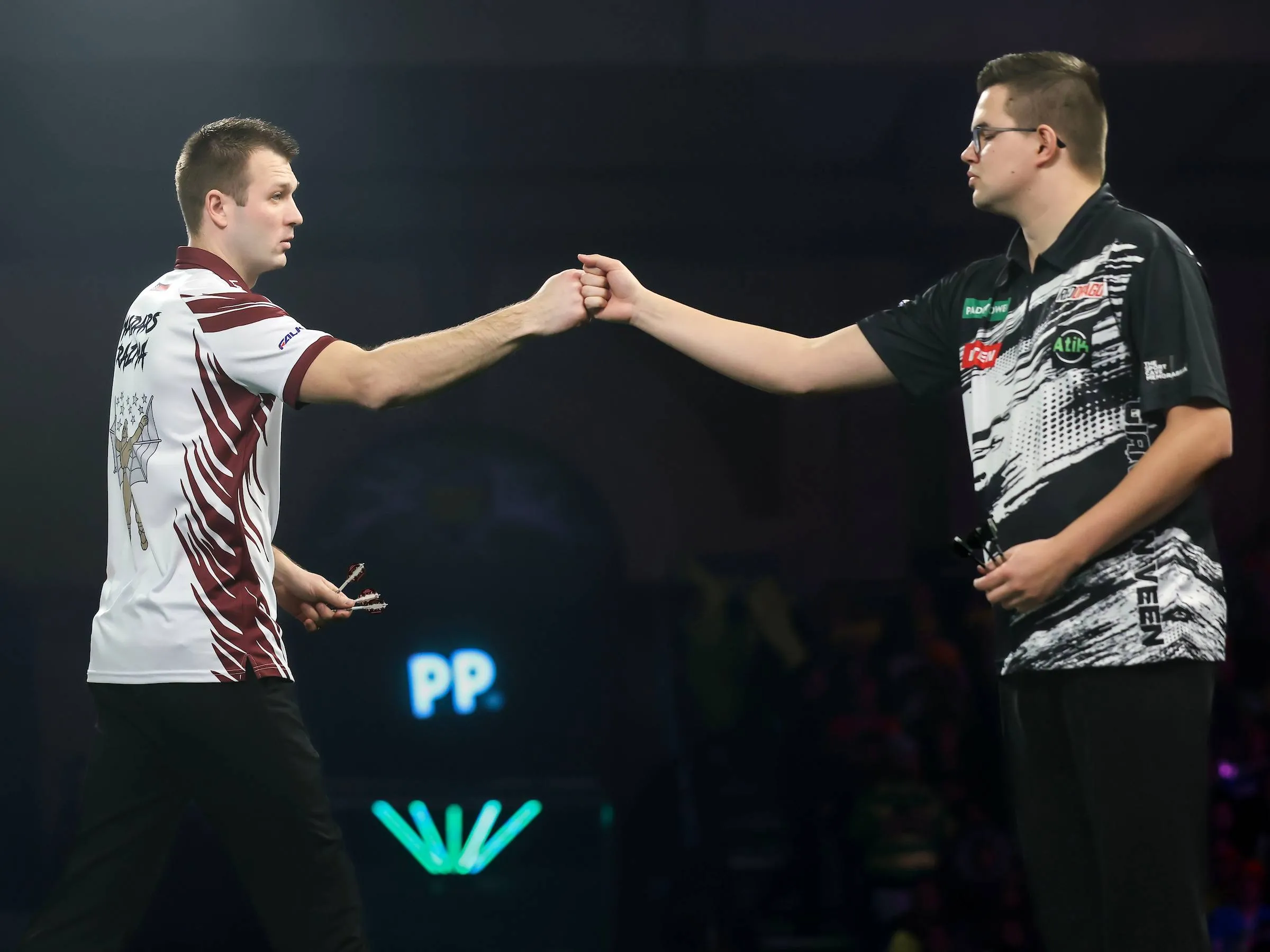 🔴 [LIVE] Van Veen opent Hollandse avond met zege, Van Gerwen later in actie op WK darts