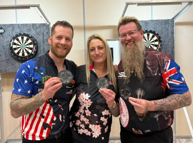 Tweede plaats op Las Vegas Open mixed triples voor met links gooiende Jules van Dongen