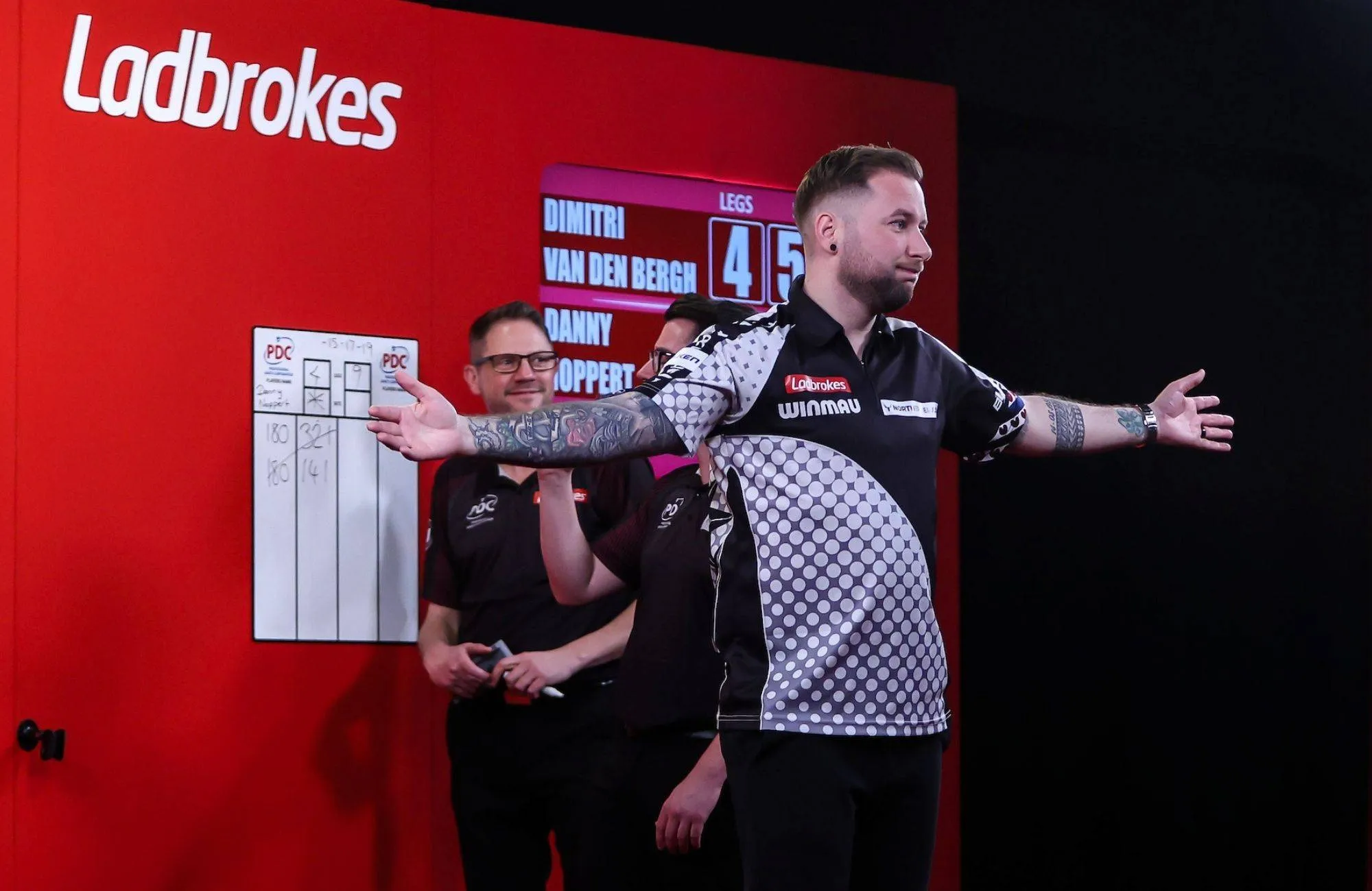 [🎥 VIDEO] Danny Noppert gooit eerste 9-darter op een major en sloopt Van den Bergh op UK Open