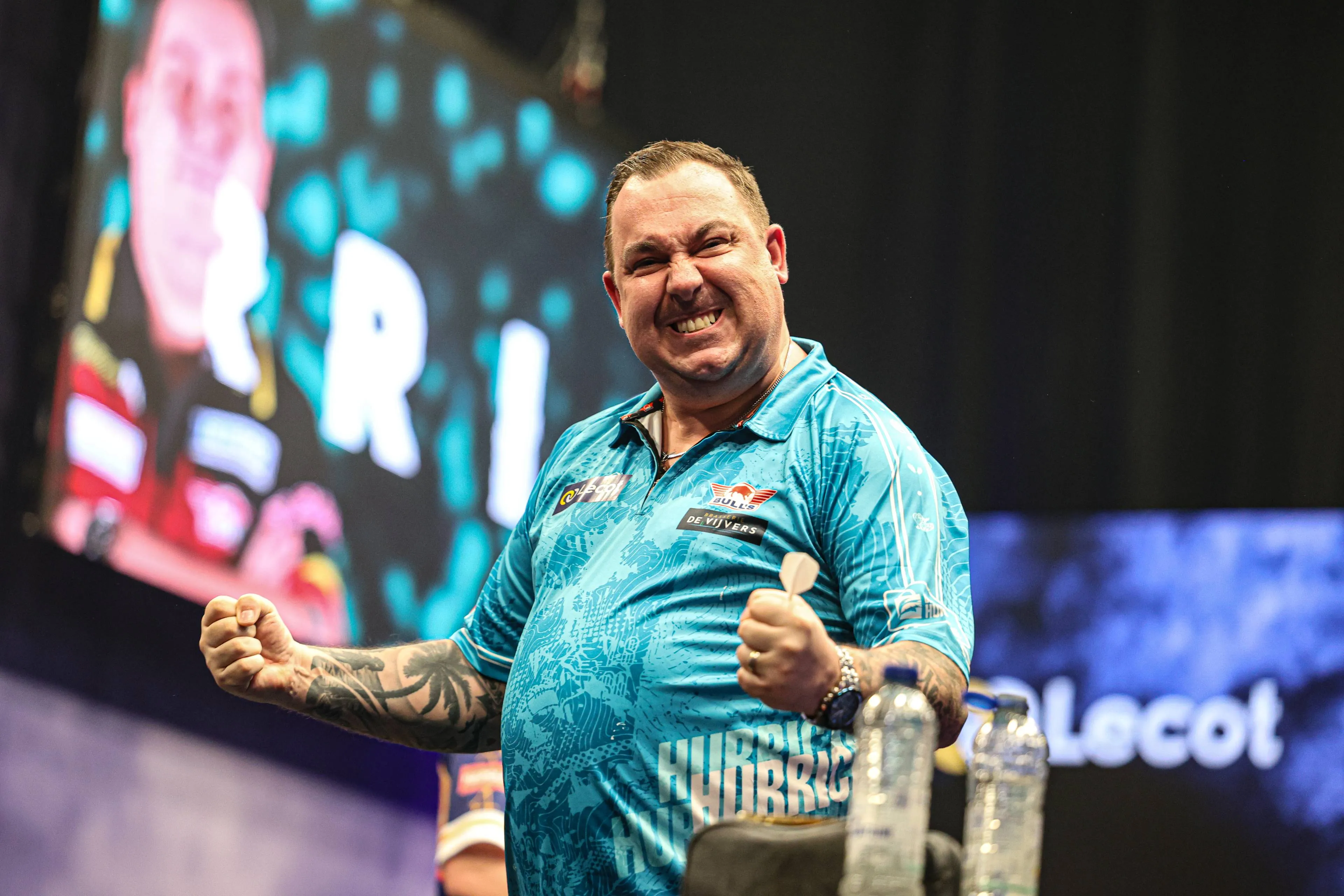 Littler geeft masterclass, Van Gerwen en Humphries winnen ook; Huybrechts bezorgt Wieze Belgische stunt