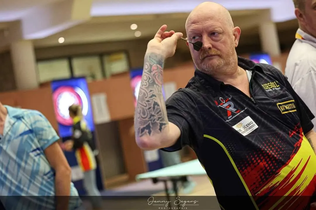 Onbekende Belg pakt zijn moment: Pascal Devroey (55) plaatst zich verrassend voor Belgian Darts Open