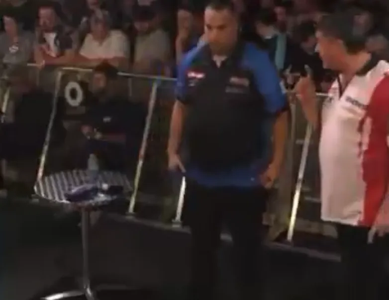 VIDEO: Mensur Suljovic is woest op Jermaine Wattimena vanwege dit moment