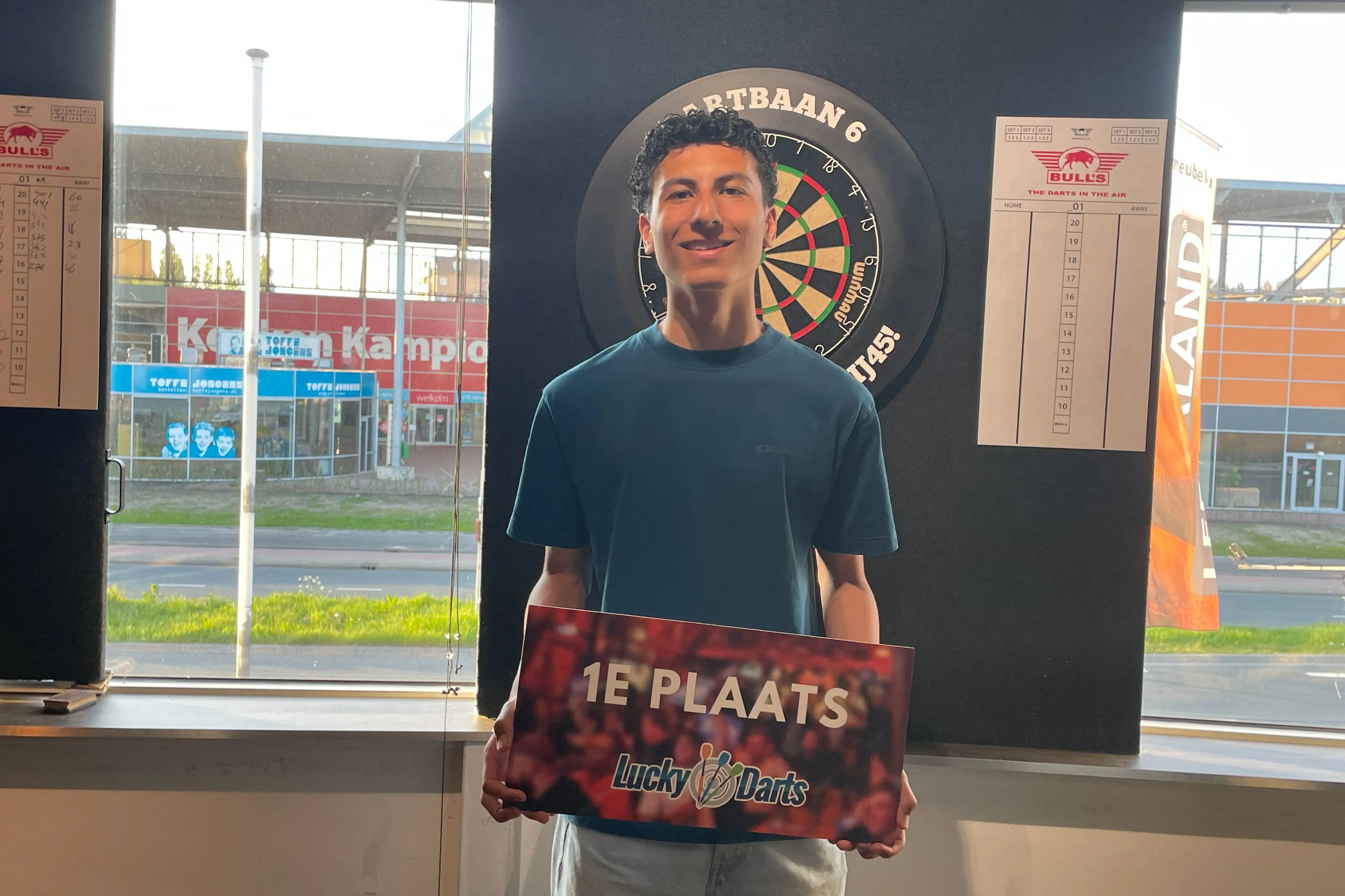 Kai Burger wint eerste Luckydarts Jeudtoernooi in Beverwijk zonder een leg af te staan