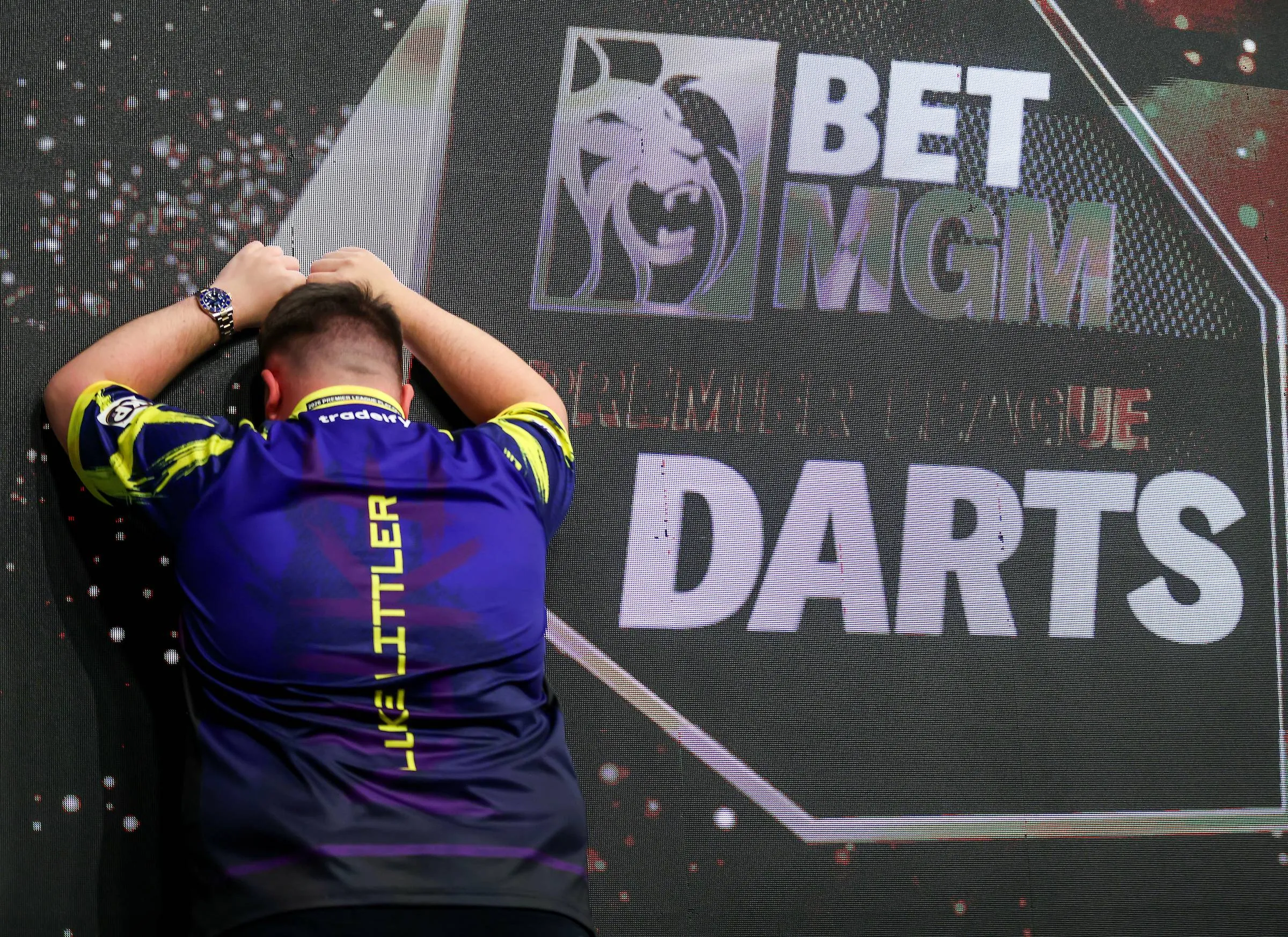 Van ‘huilbaby’ naar tranen van opluchting: emotionele Luke Littler toont zijn menselijke kant na zinderende Premier League-finale