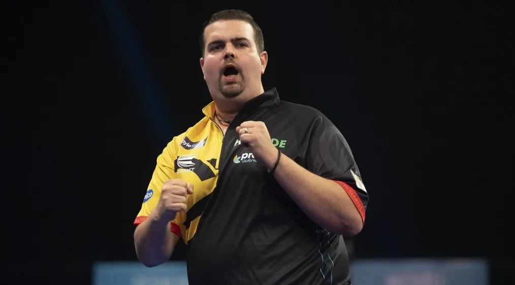 Clemens sets up Wright clash after seeing off compatriot Kurz in thriller