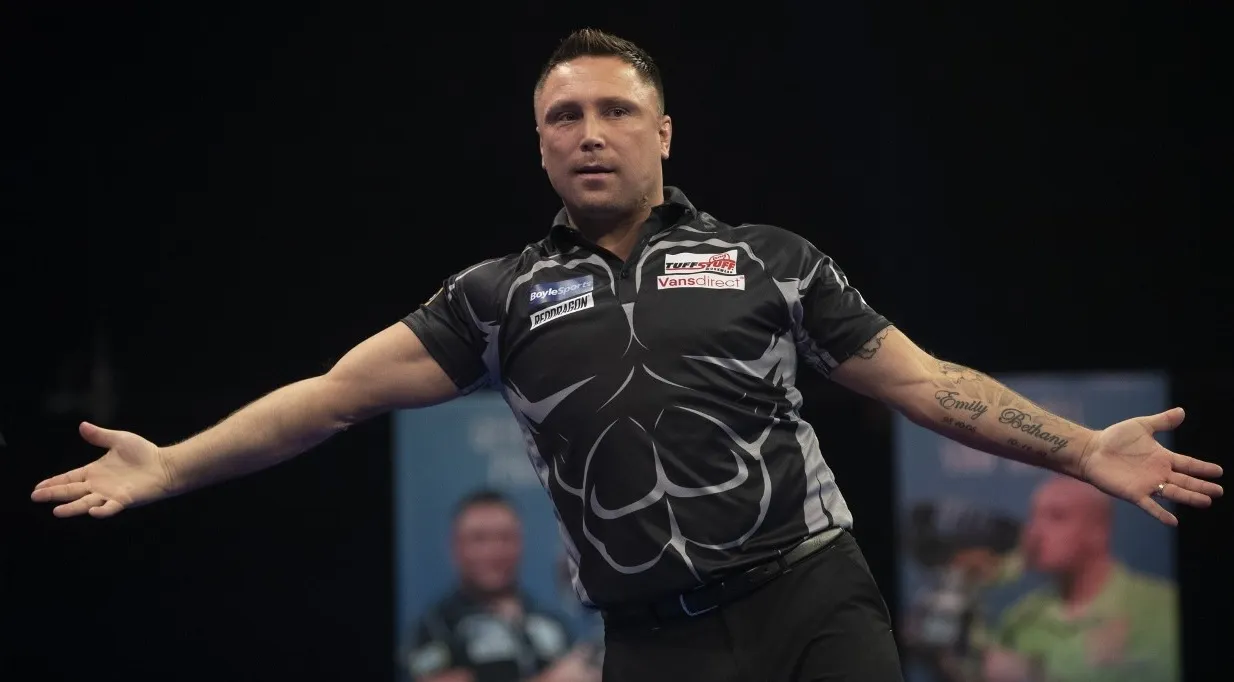 Price recovers to defeat Clayton, Smith continues form with De Sousa win