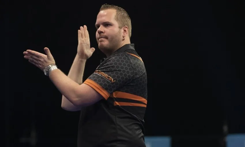 Wind problem and dartboard bothered Van Duijvenbode in Petersen defeat