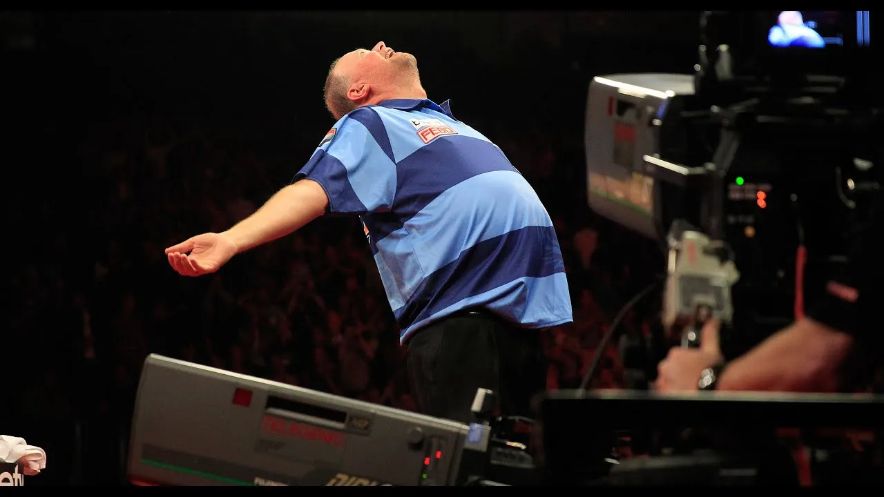 THROWBACK VIDEO: Van Barneveld topples Van Gerwen to claim Premier League glory in 2014 final