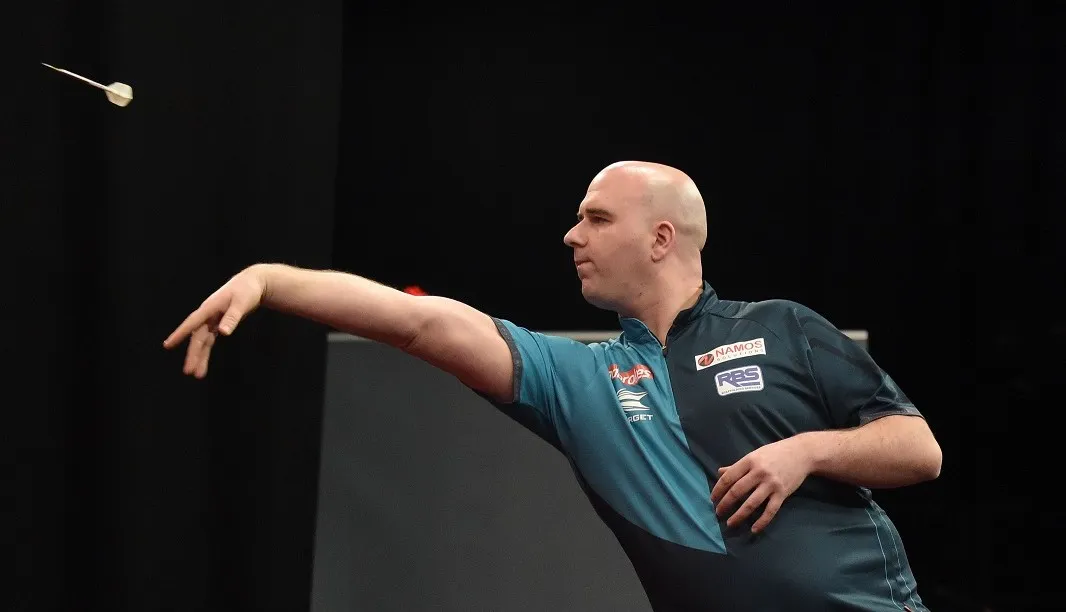 Former World Matchplay champion Cross through first hurdle after surviving Smith comeback