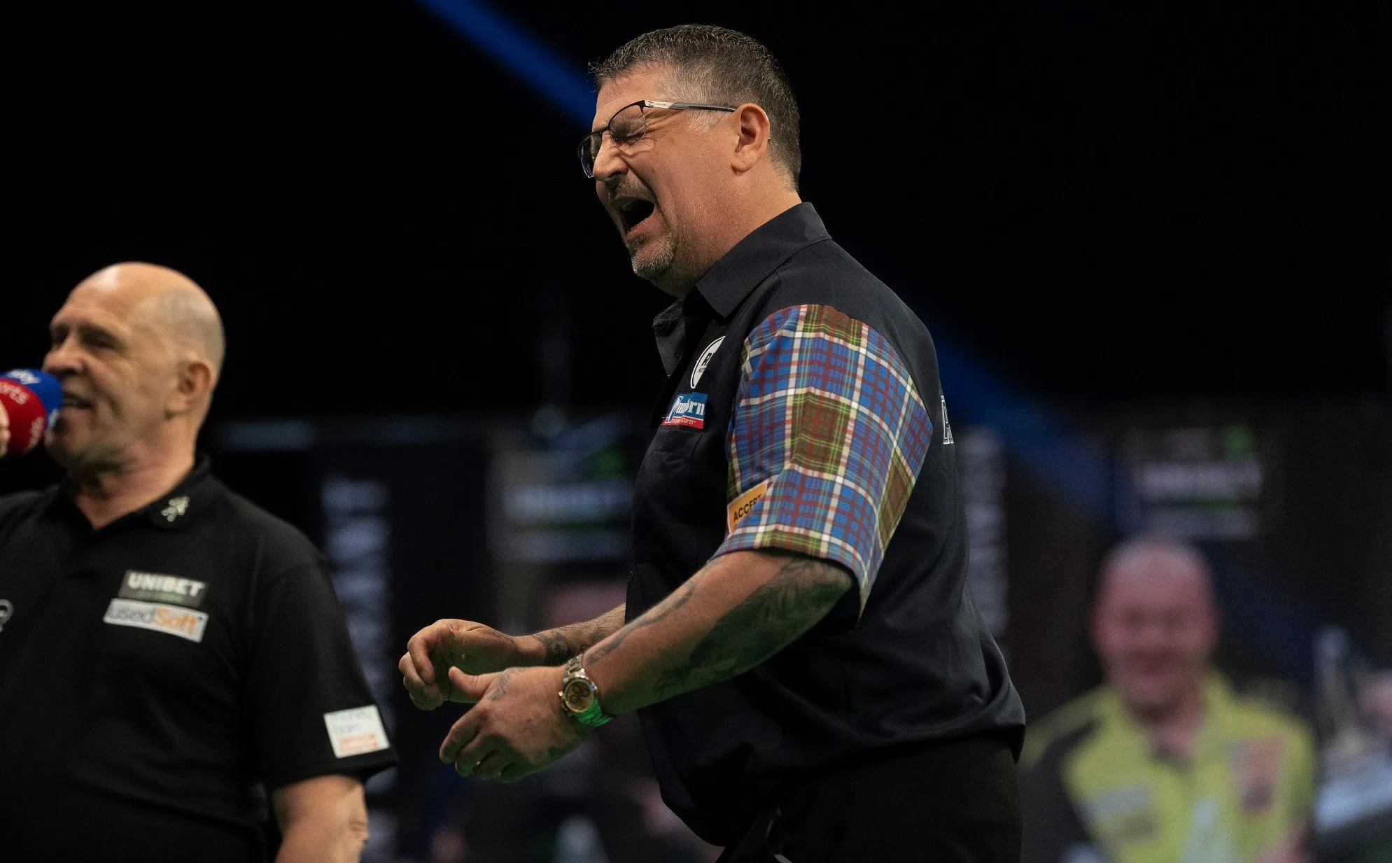Anderson sneaks past De Sousa to claim victory in Premier League Darts Night Two opener