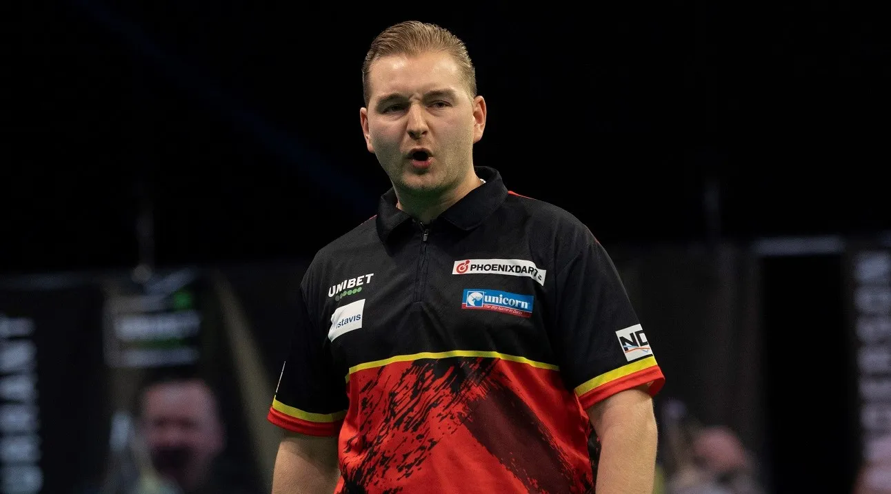 Van den Bergh edges past Anderson in hard fought battle to remain top of Premier League table