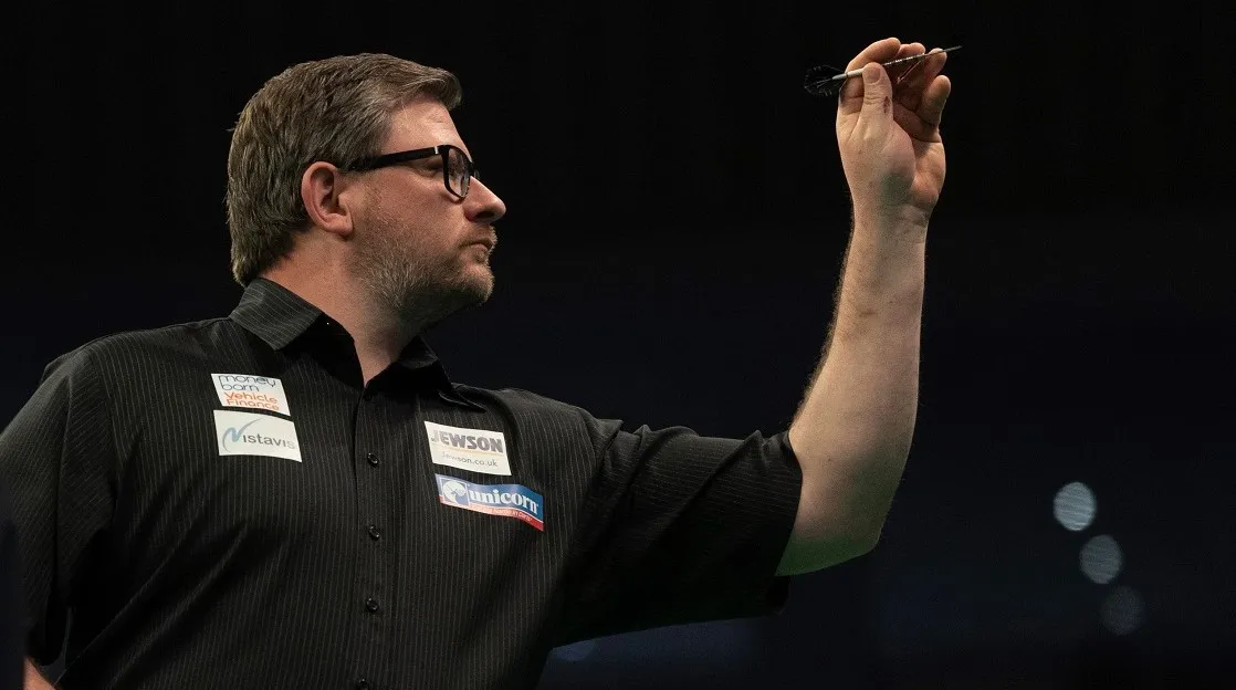 Wade battles back to earn draw against Van den Bergh