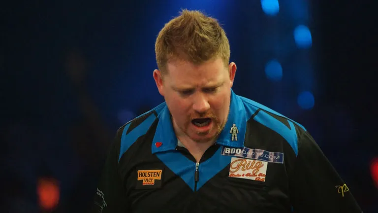 Gilliland leads Osborne after Day Two in first group of Online Darts League Week Four